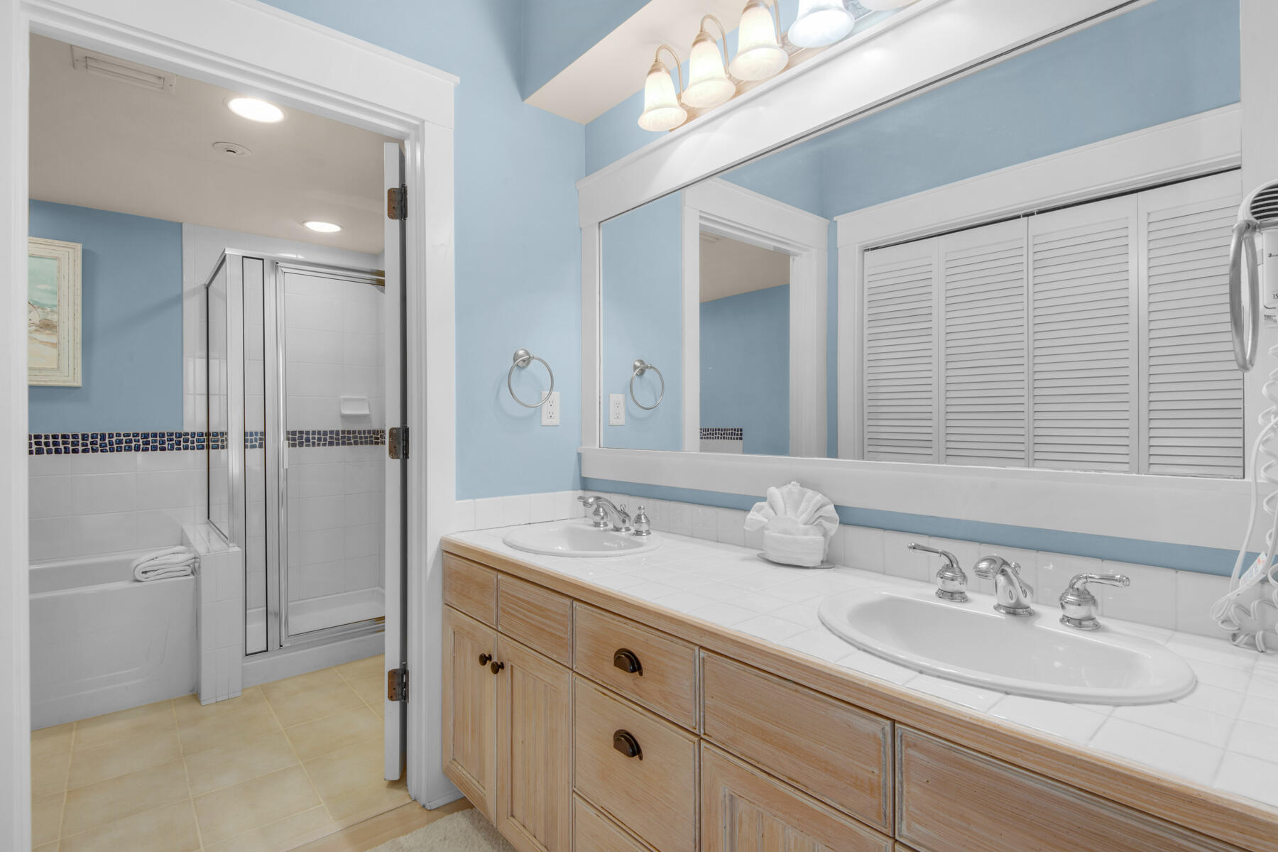 9100 Baytowne Wharf Boulevard, 270/272