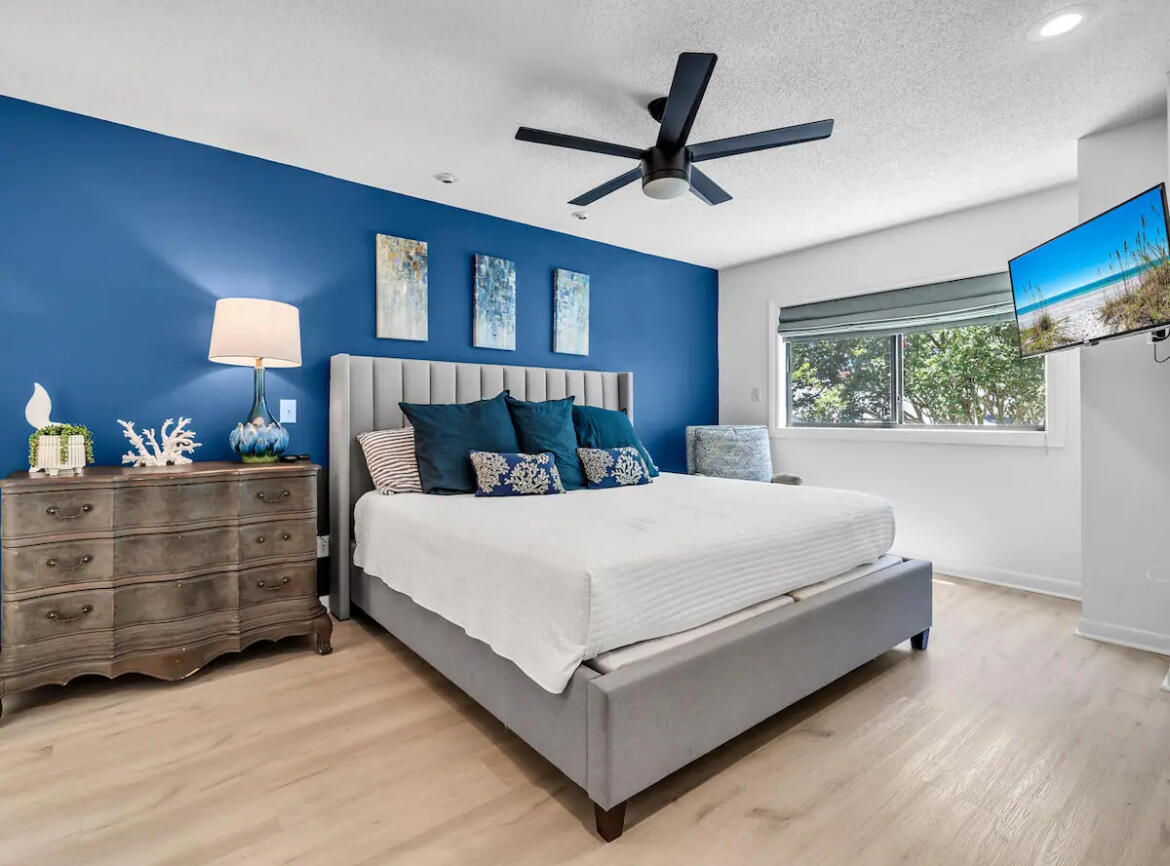 736 Sandpiper Drive, 10525