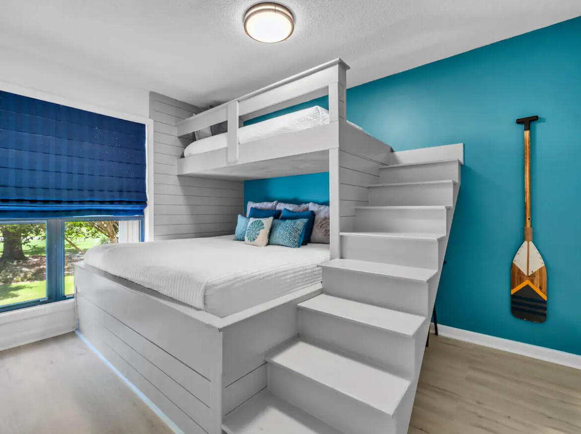 736 Sandpiper Drive, 10525