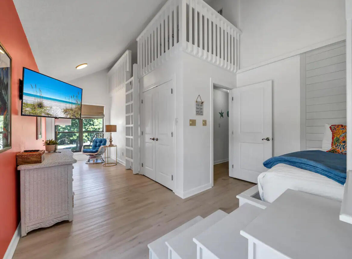 736 Sandpiper Drive, 10525