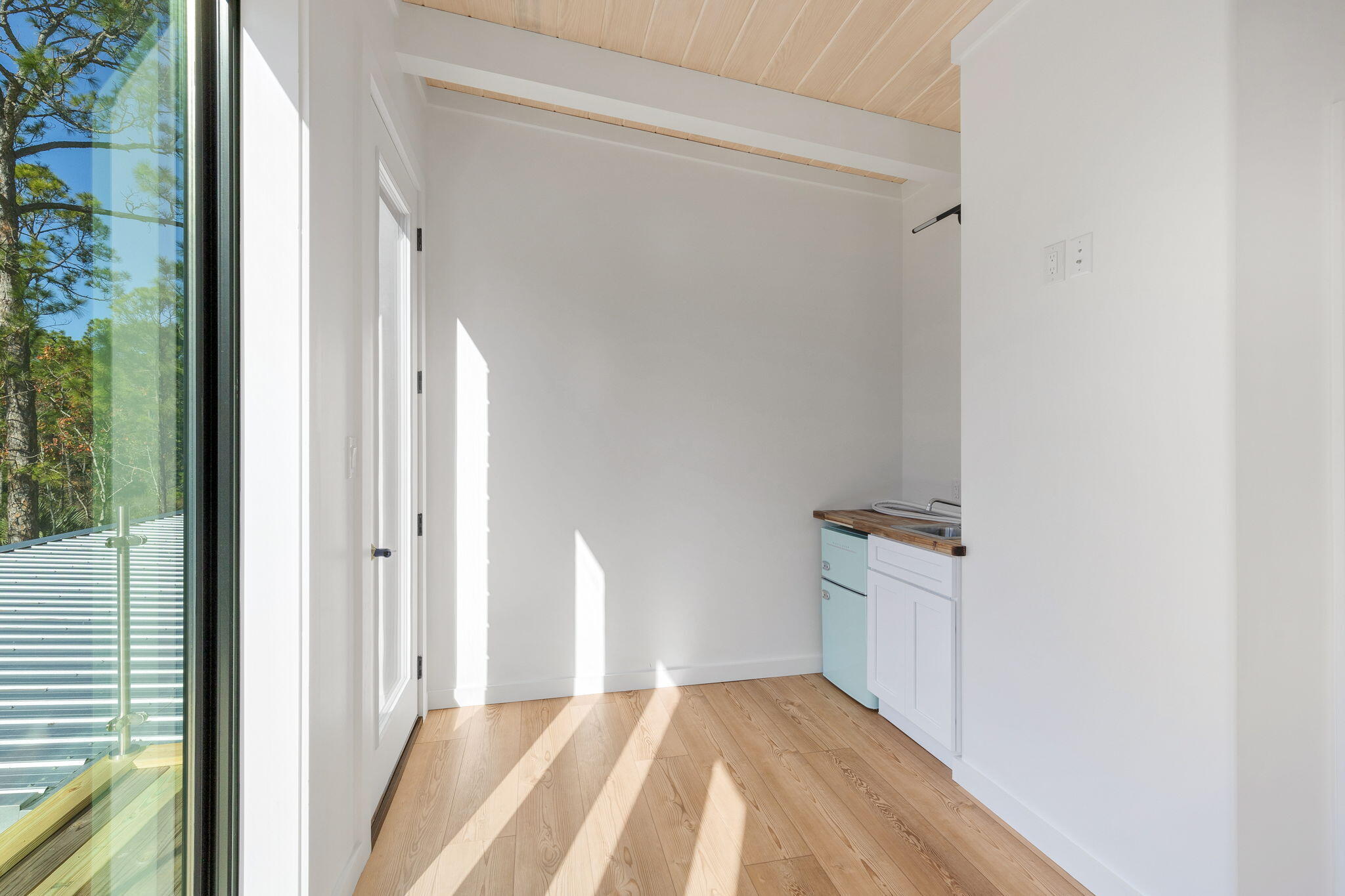 1213 N County Hwy 393