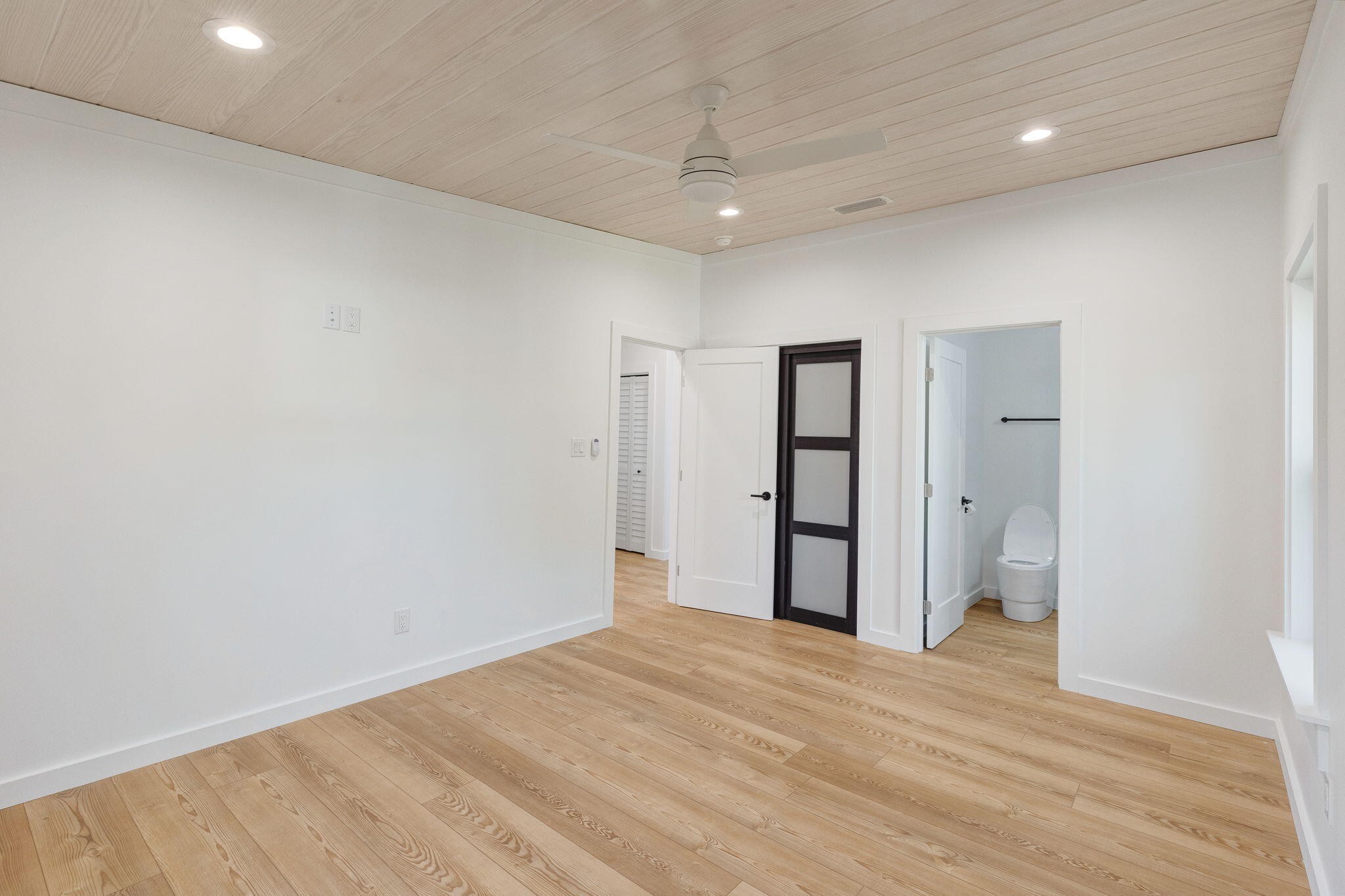 1213 N County Hwy 393