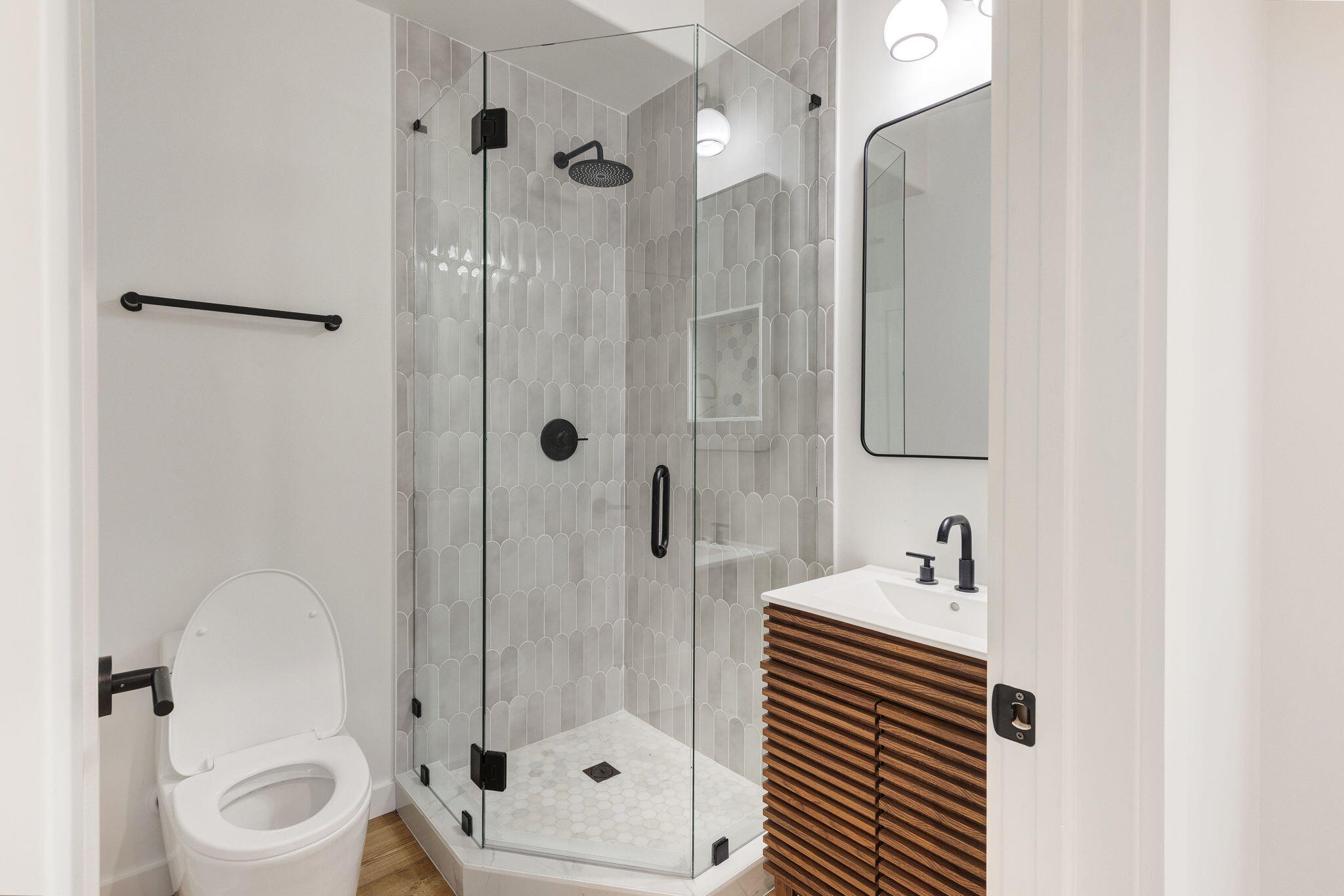 1213 N County Hwy 393