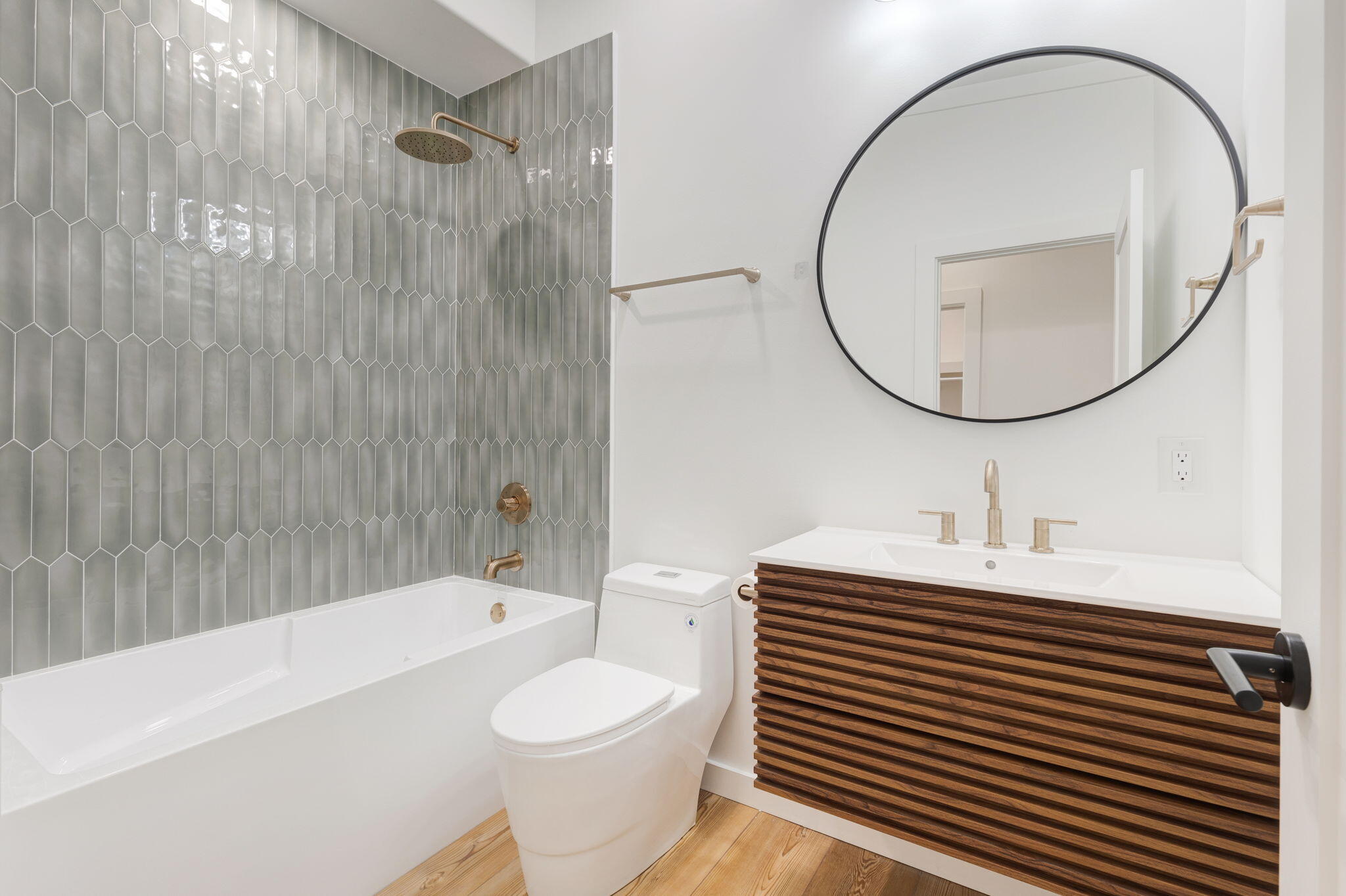 1213 N County Hwy 393