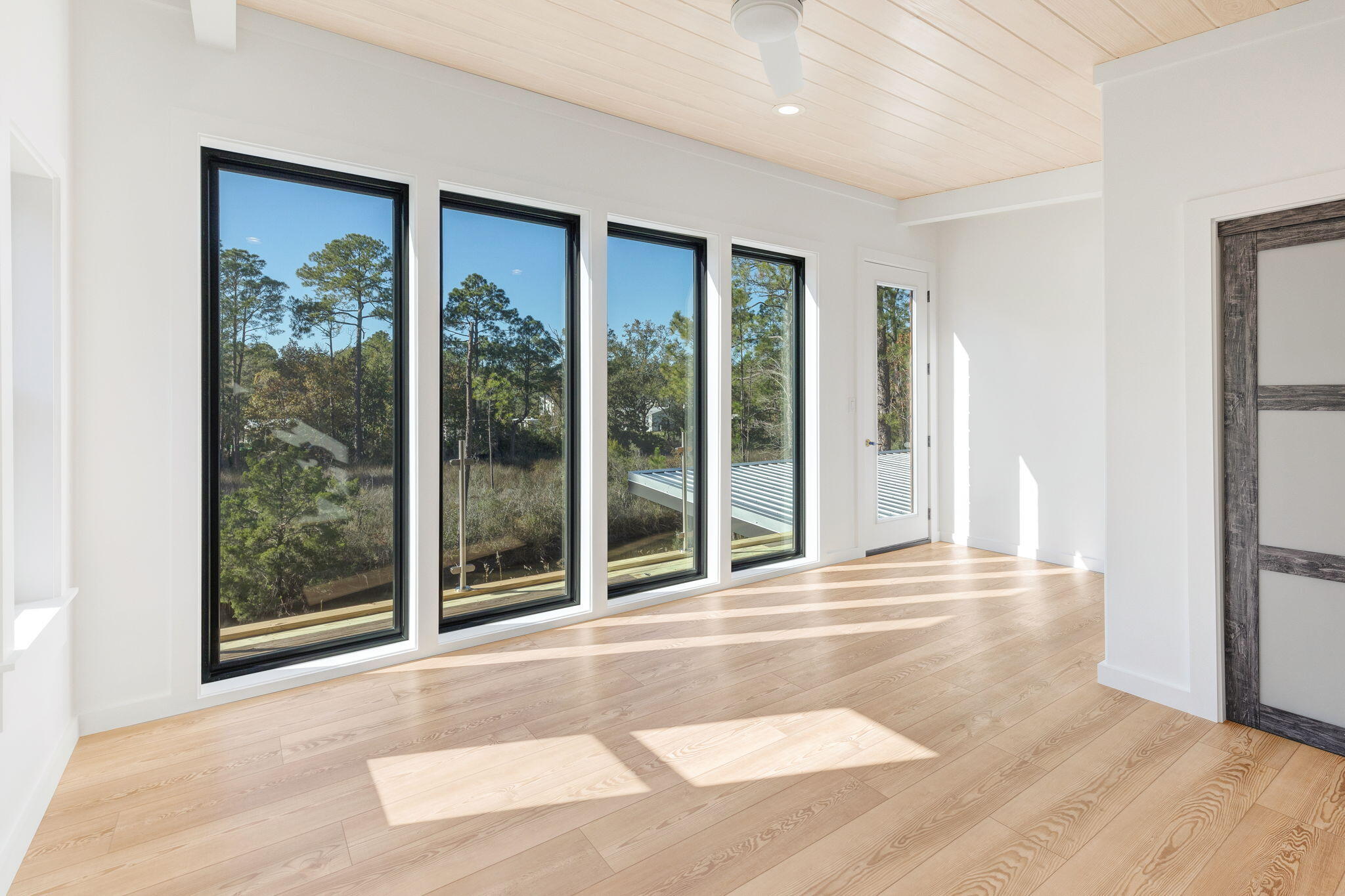 1213 N County Hwy 393