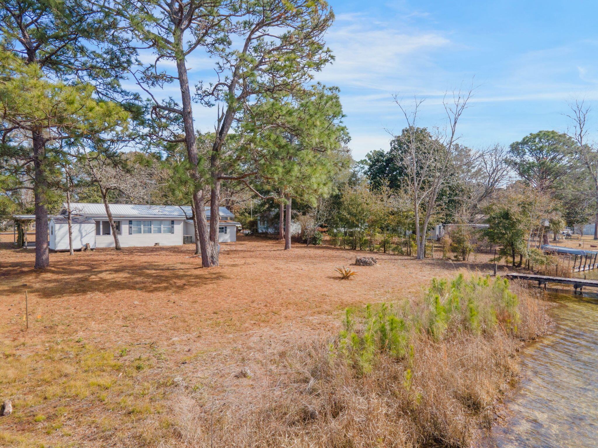 582 Paradise Island Drive Drive, DeFuniak Springs