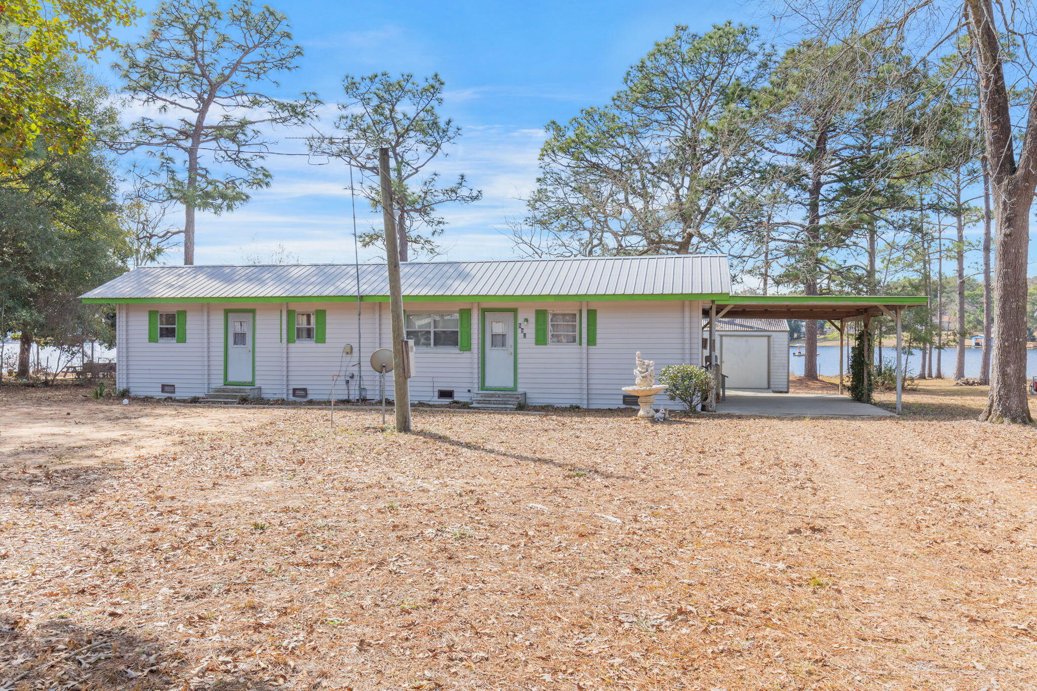 582 Paradise Island Drive Drive, DeFuniak Springs