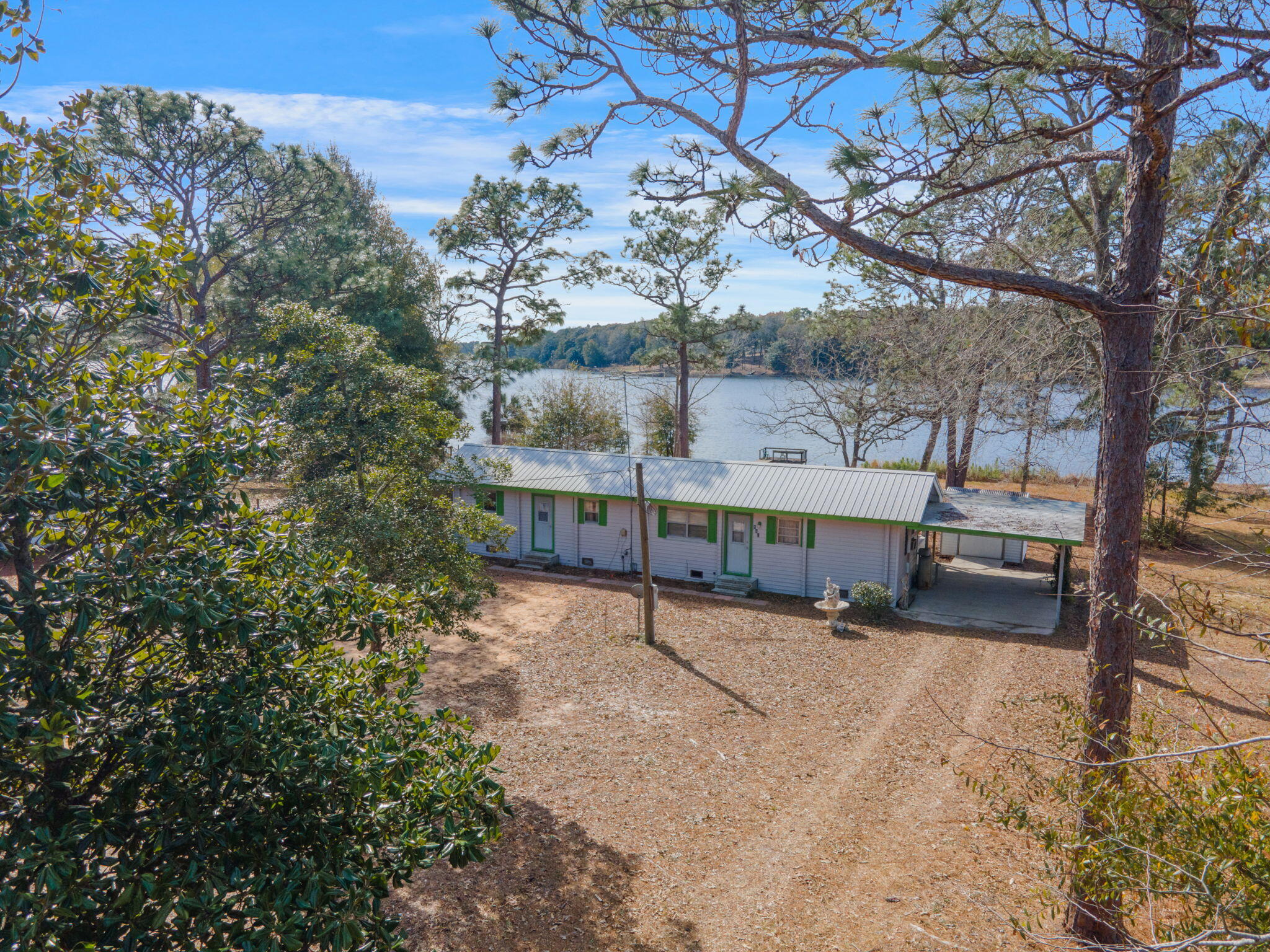 582 Paradise Island Drive Drive, DeFuniak Springs