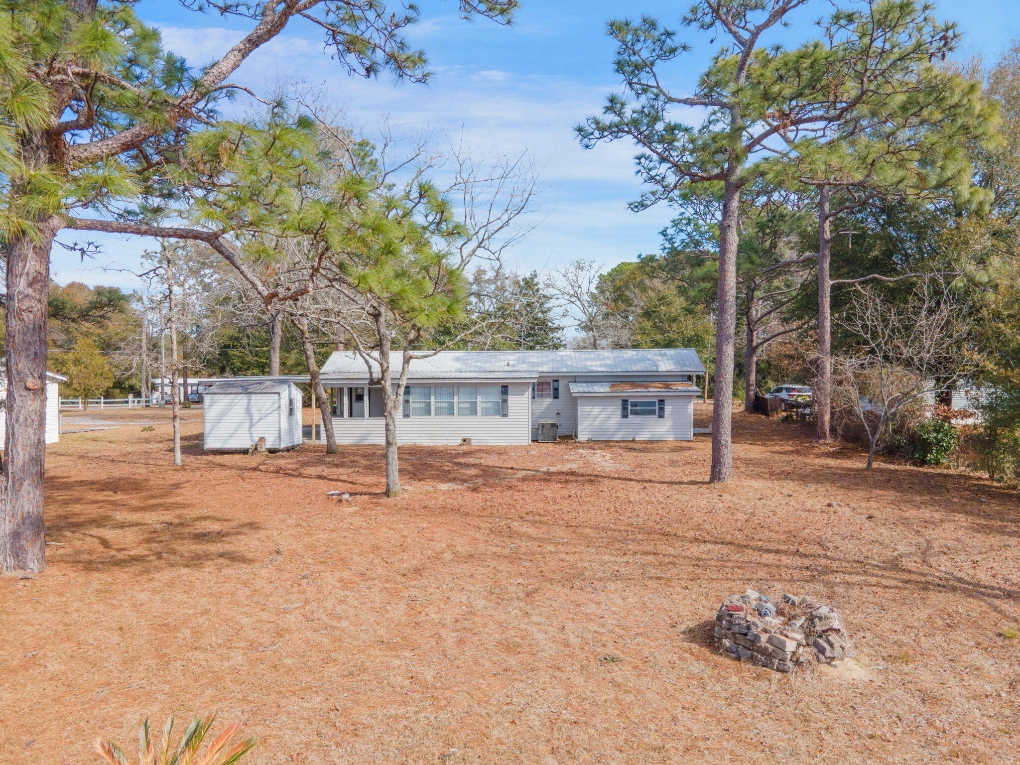 582 Paradise Island Drive Drive, DeFuniak Springs