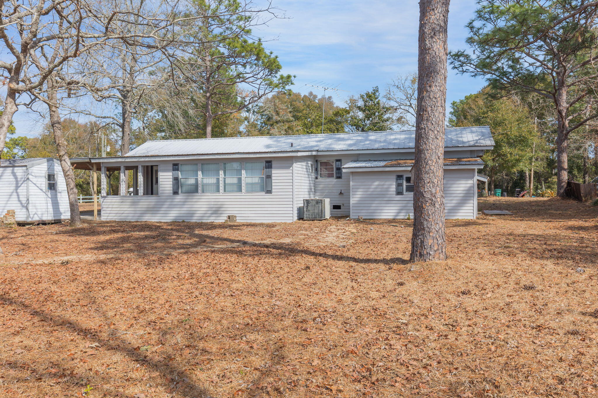 582 Paradise Island Drive Drive, DeFuniak Springs