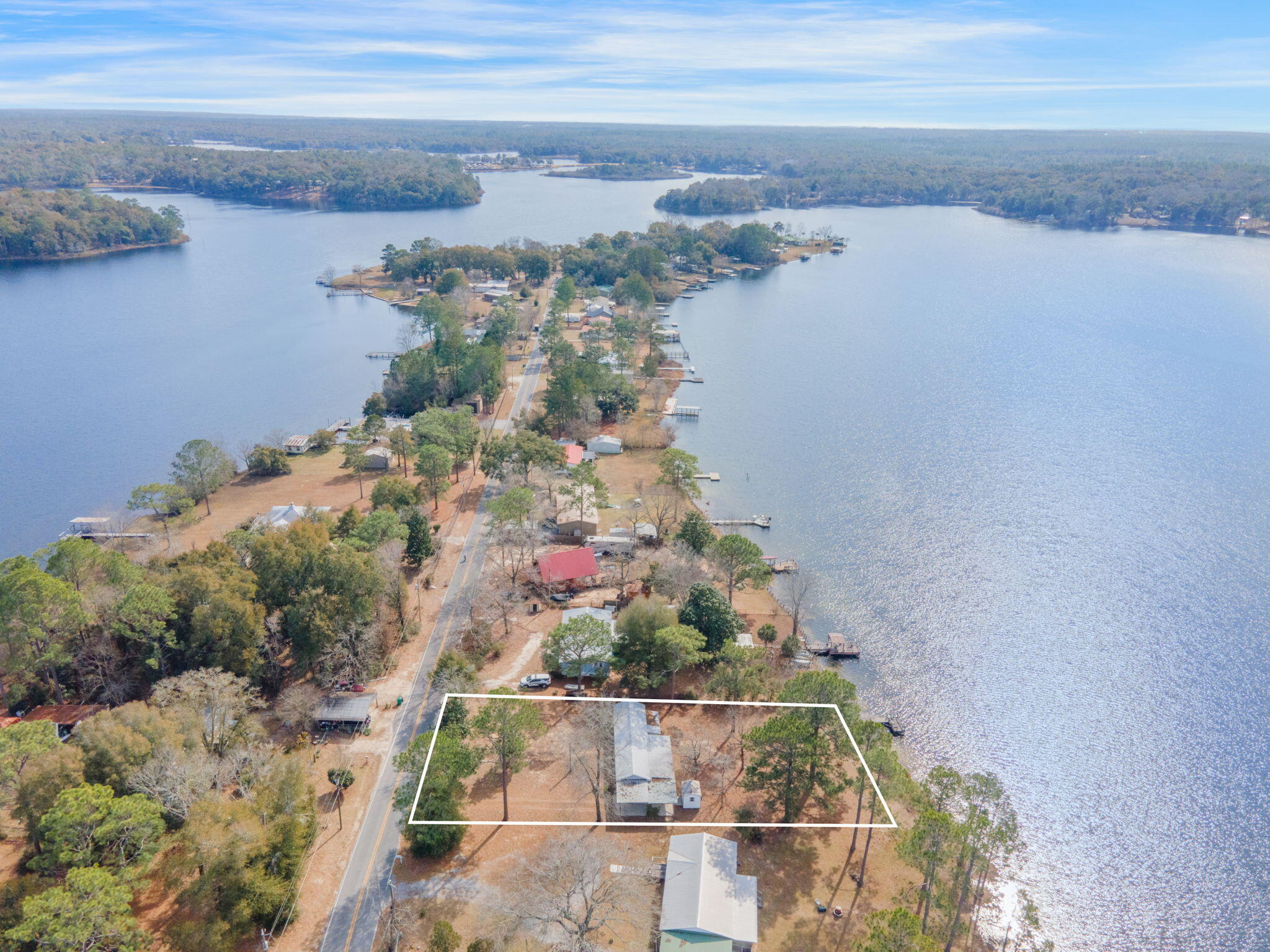 582 Paradise Island Drive Drive, DeFuniak Springs