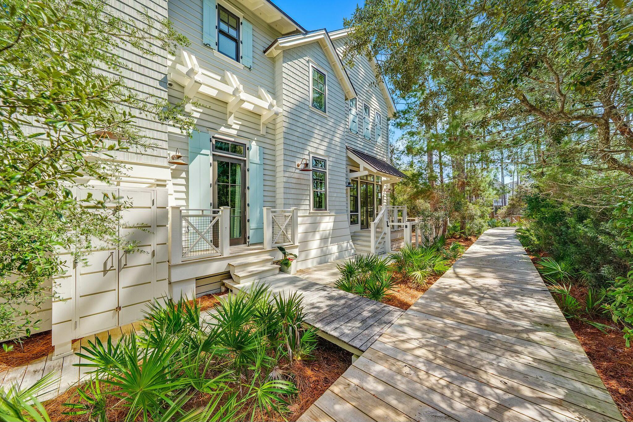 69 W Yacht Pond Lane