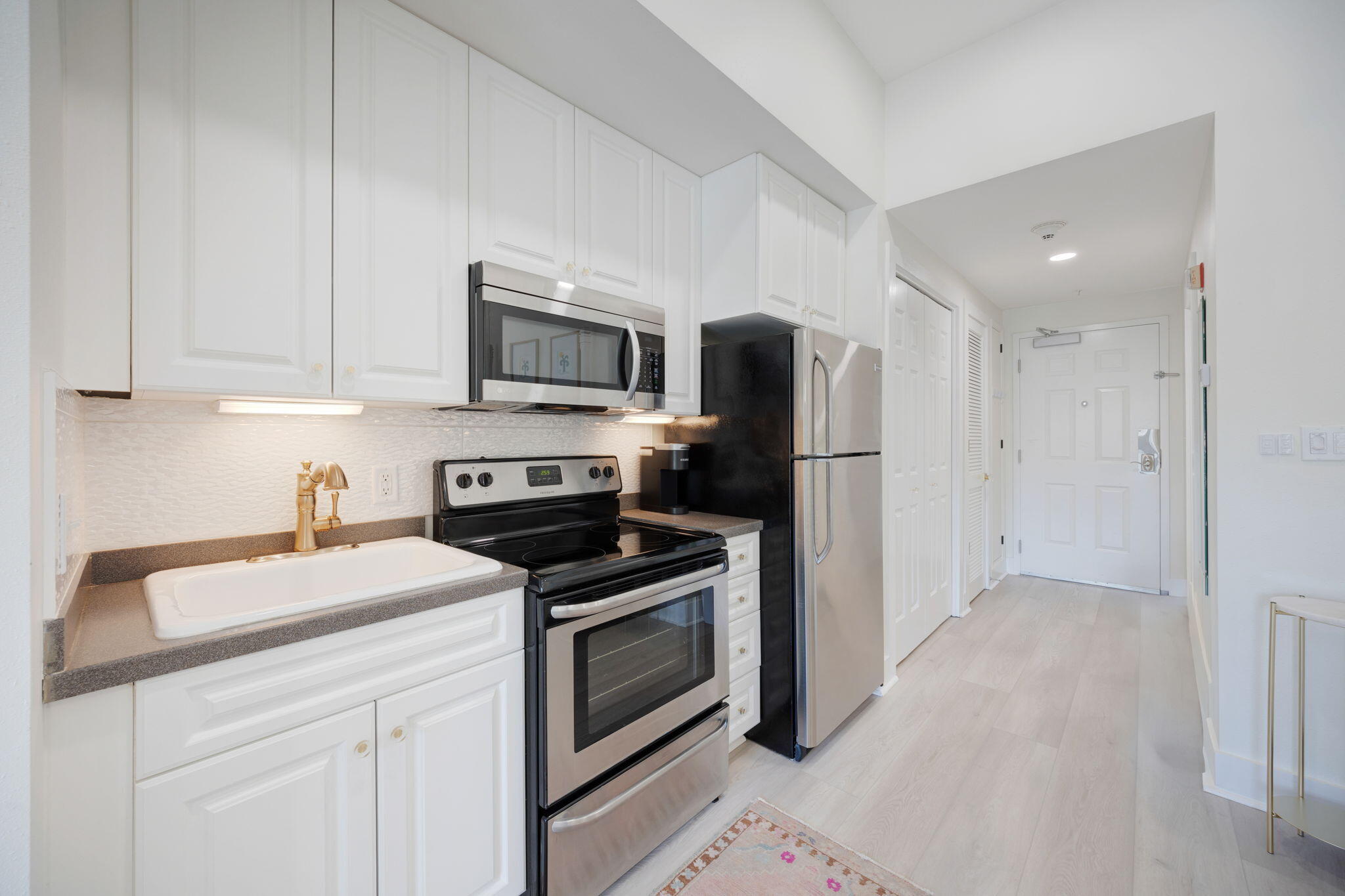 95 Laura Hamilton Boulevard, 206