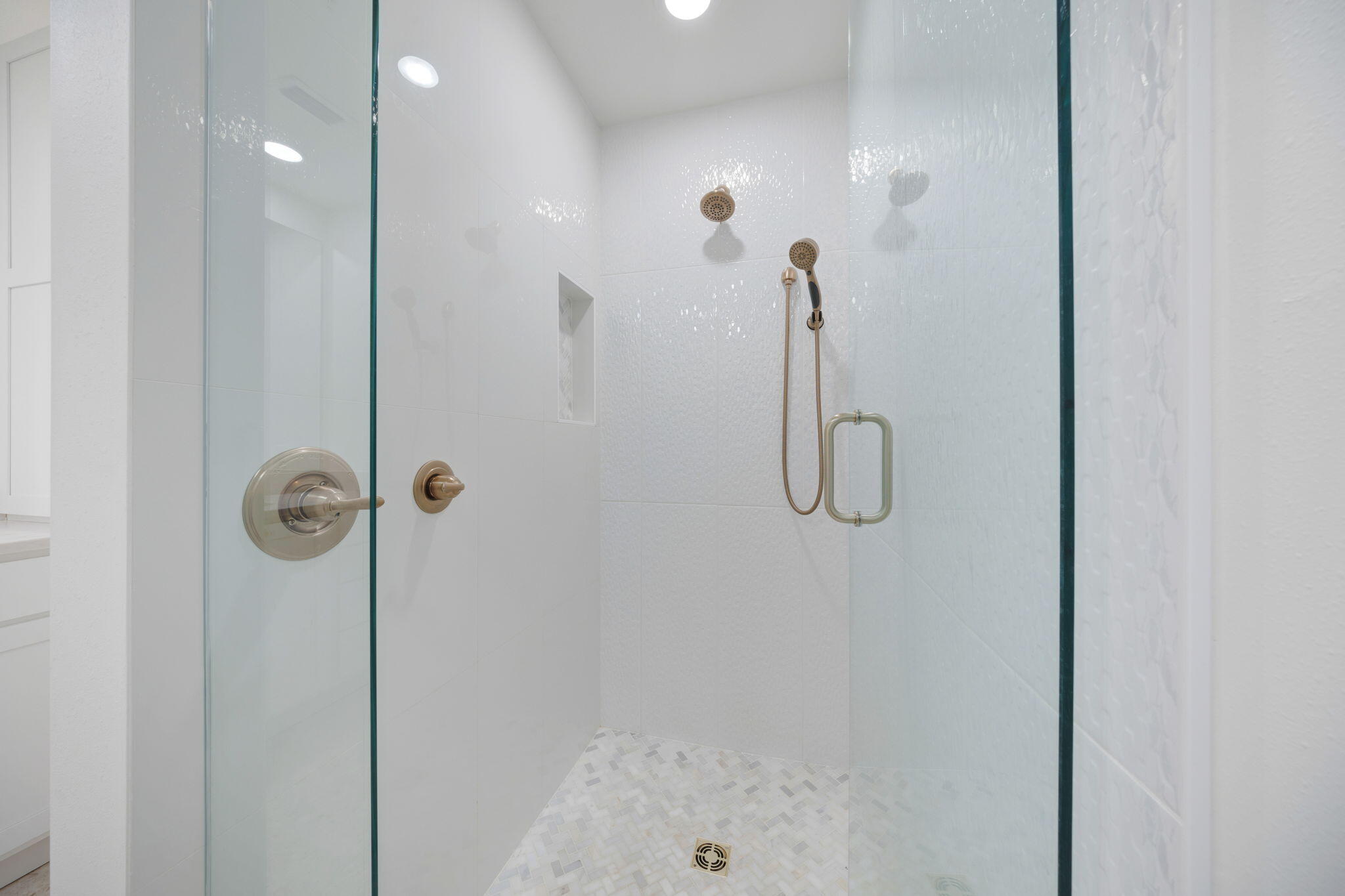 95 Laura Hamilton Boulevard, 206