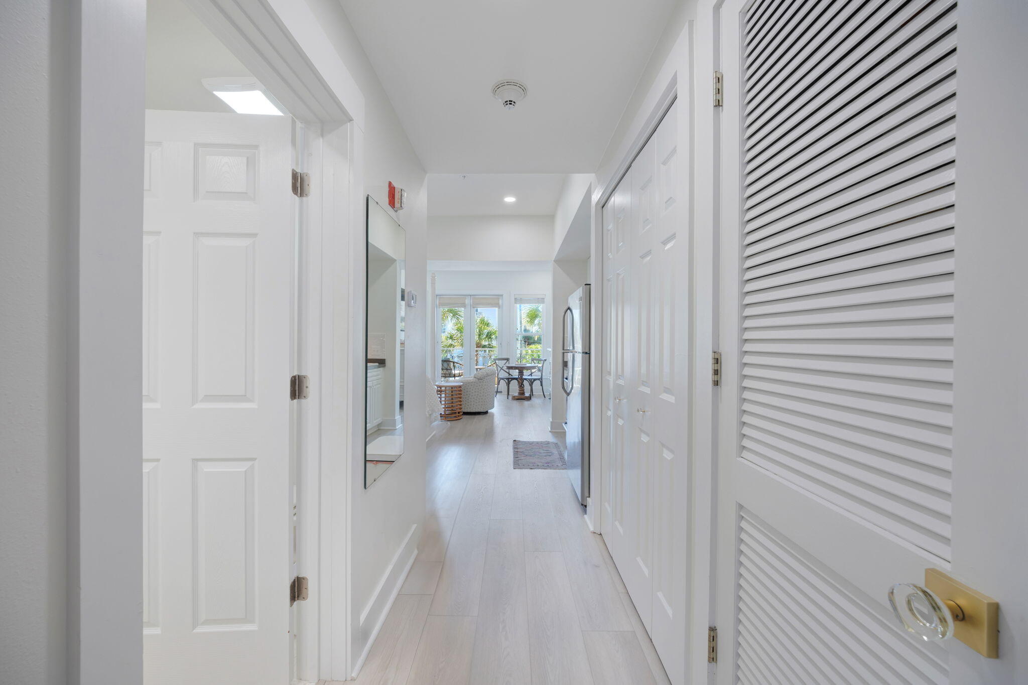 95 Laura Hamilton Boulevard, 206