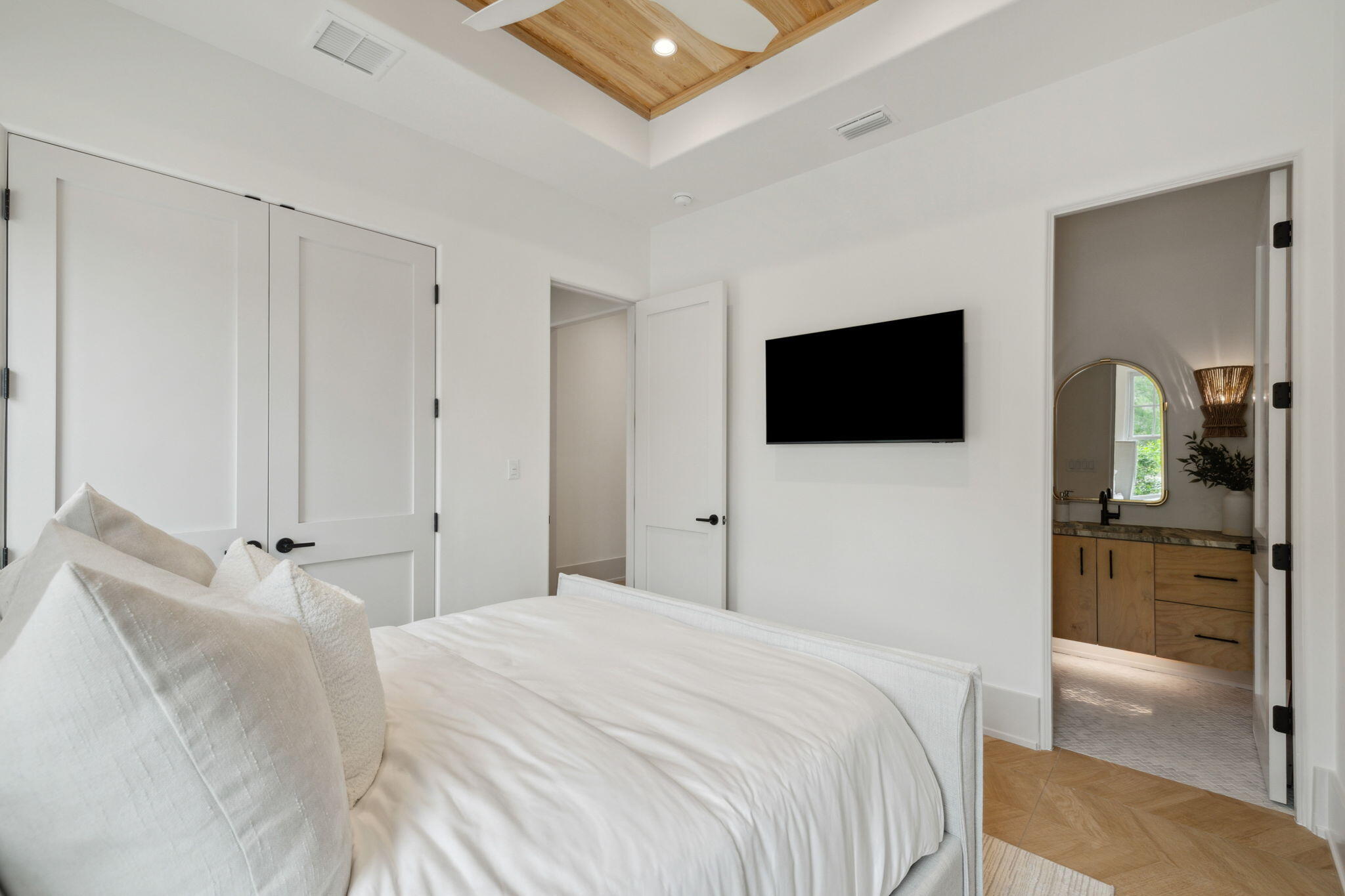 1621 Meadow Lark Way