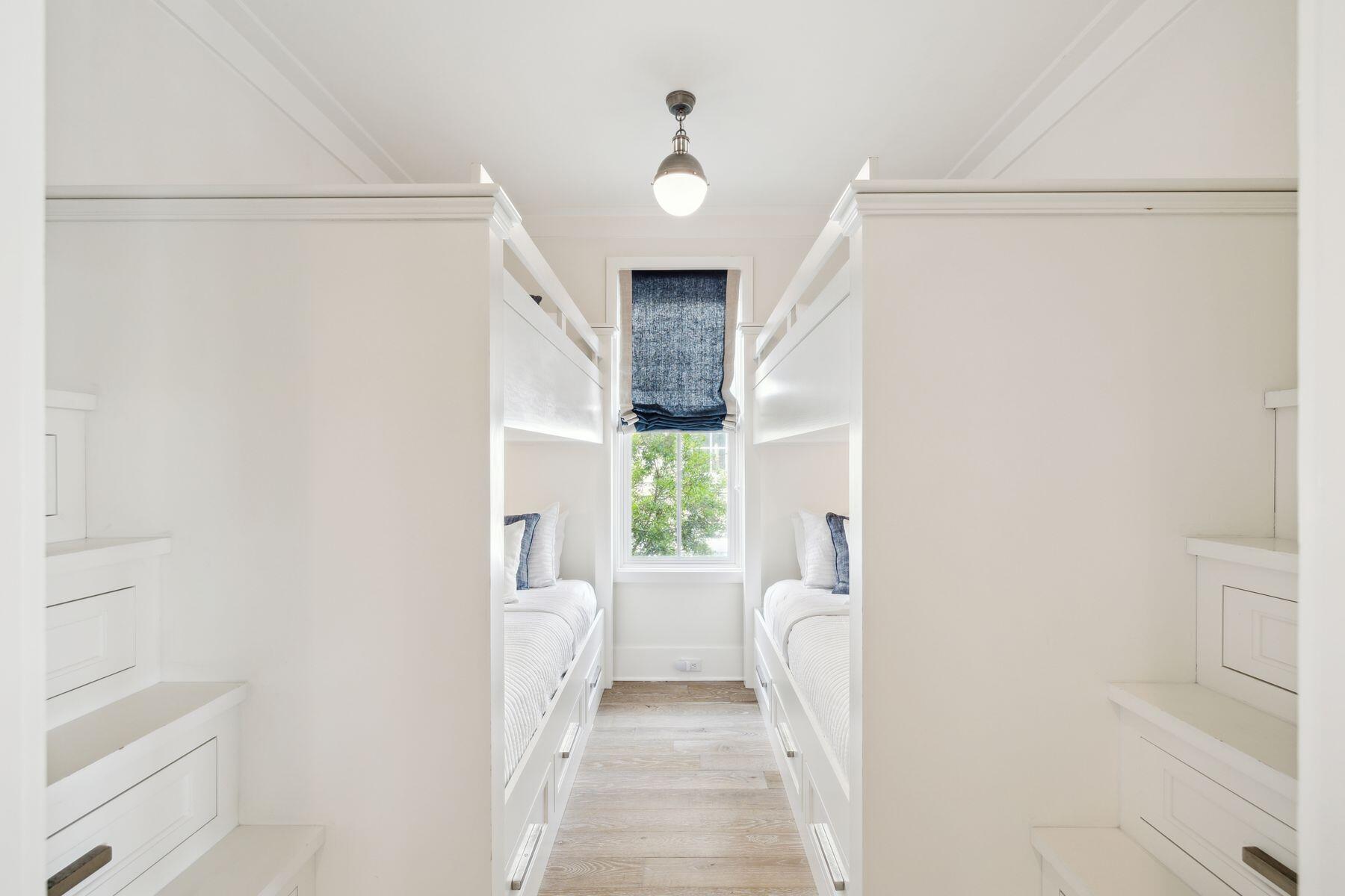 17 Compass Point Way