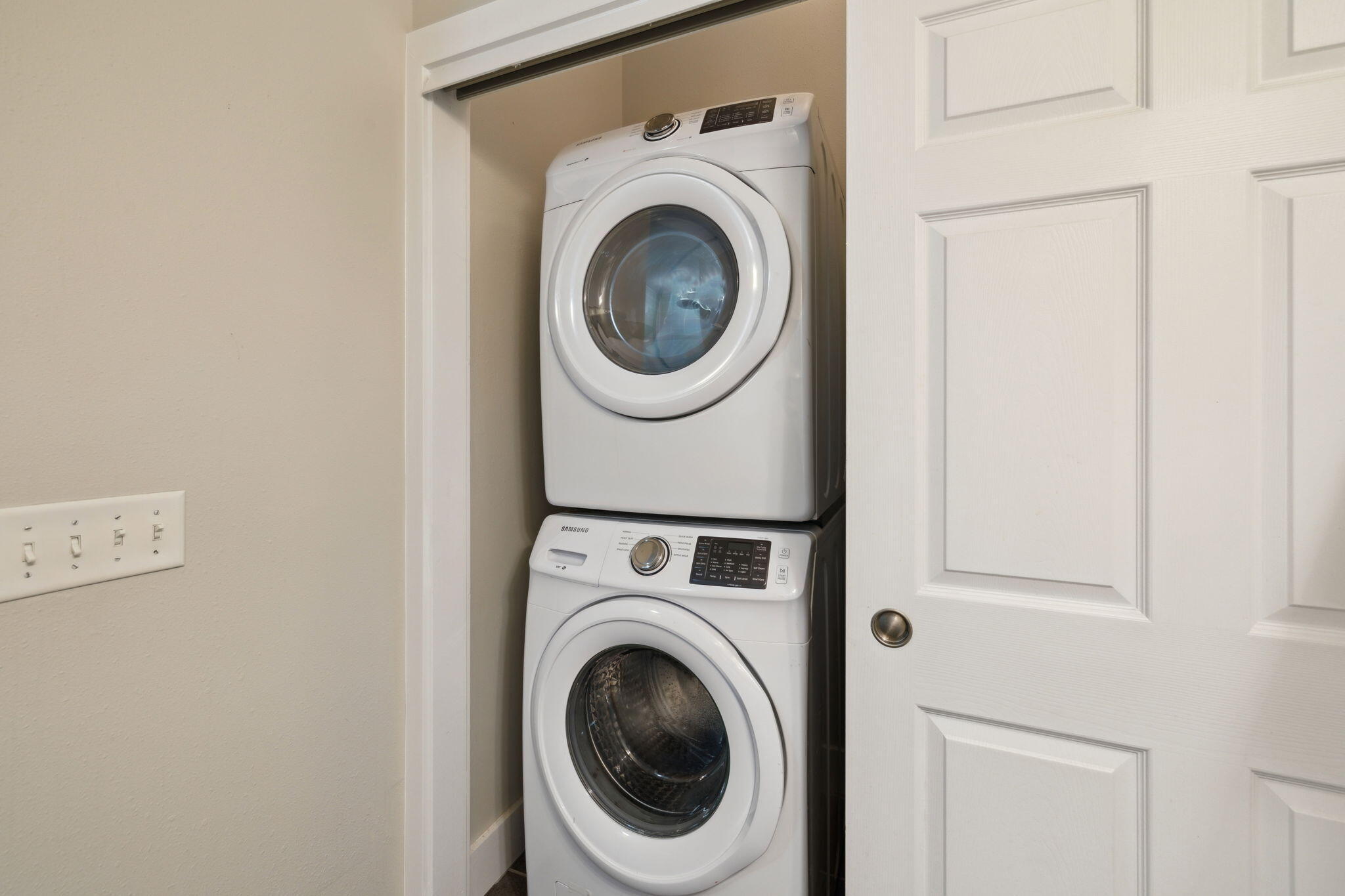 95 Laura Hamilton Boulevard, UNIT 210