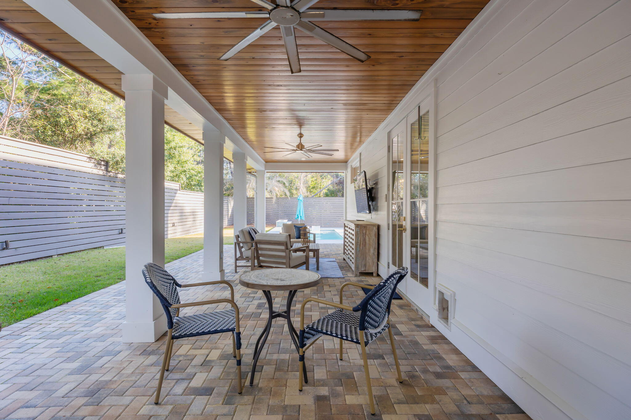 290 Seabreeze Boulevard