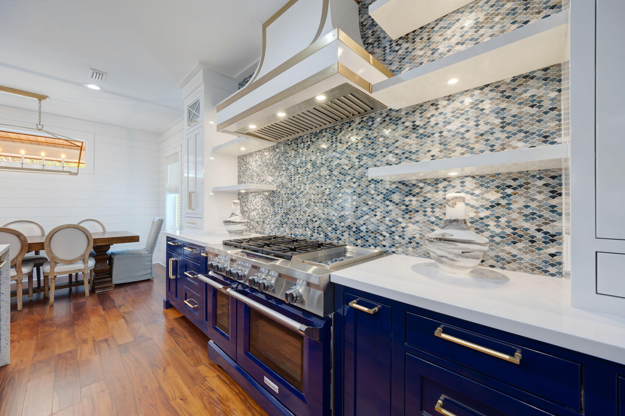 290 Seabreeze Boulevard