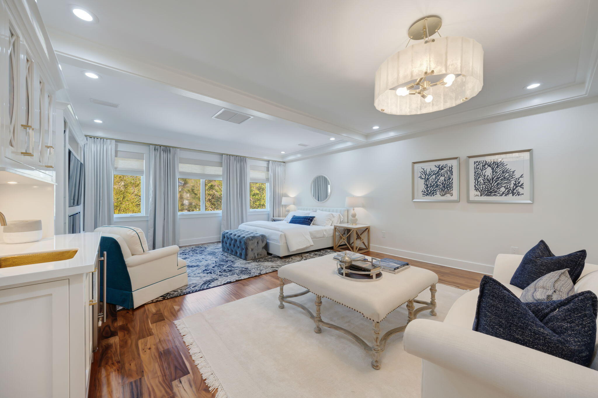 290 Seabreeze Boulevard