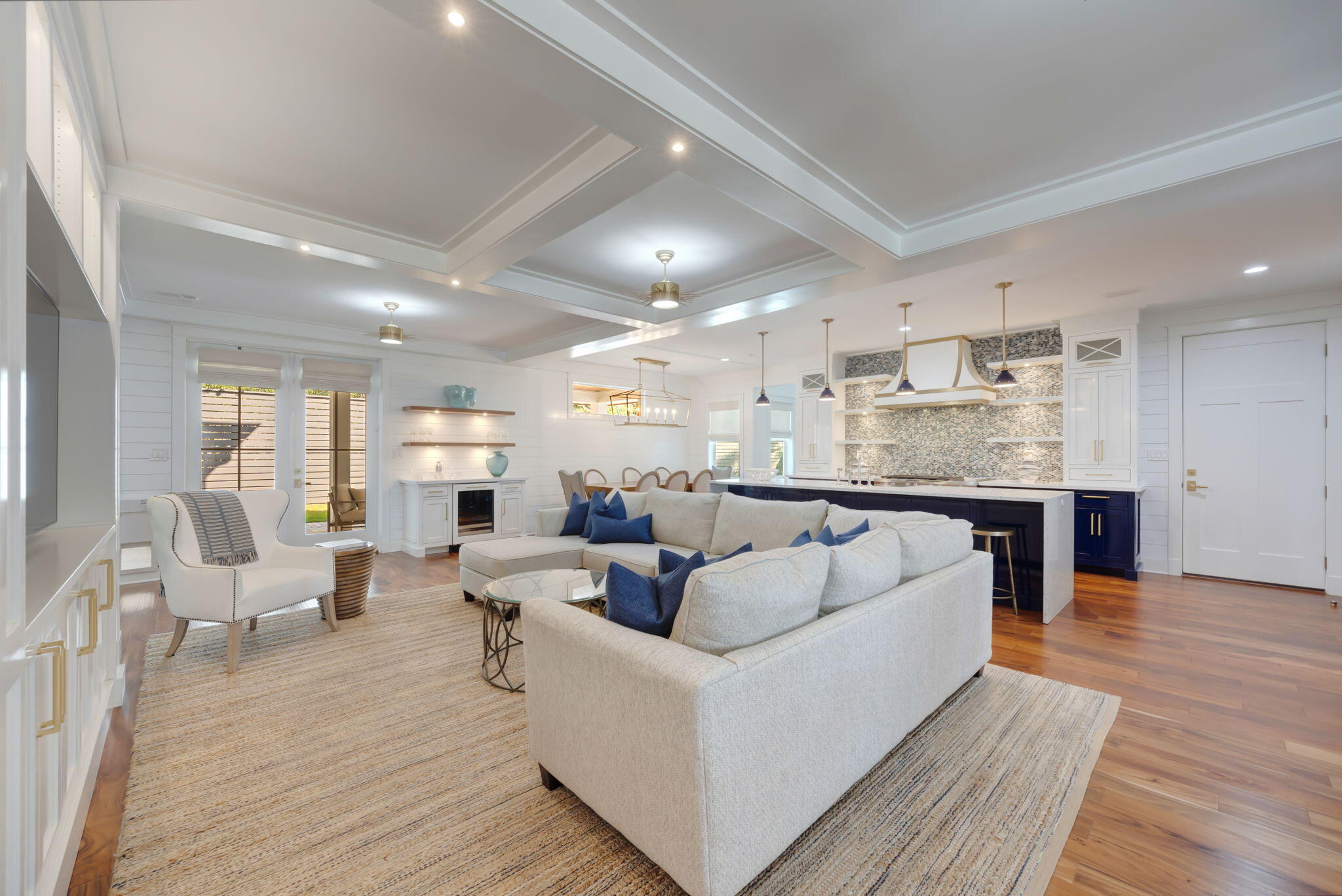 290 Seabreeze Boulevard