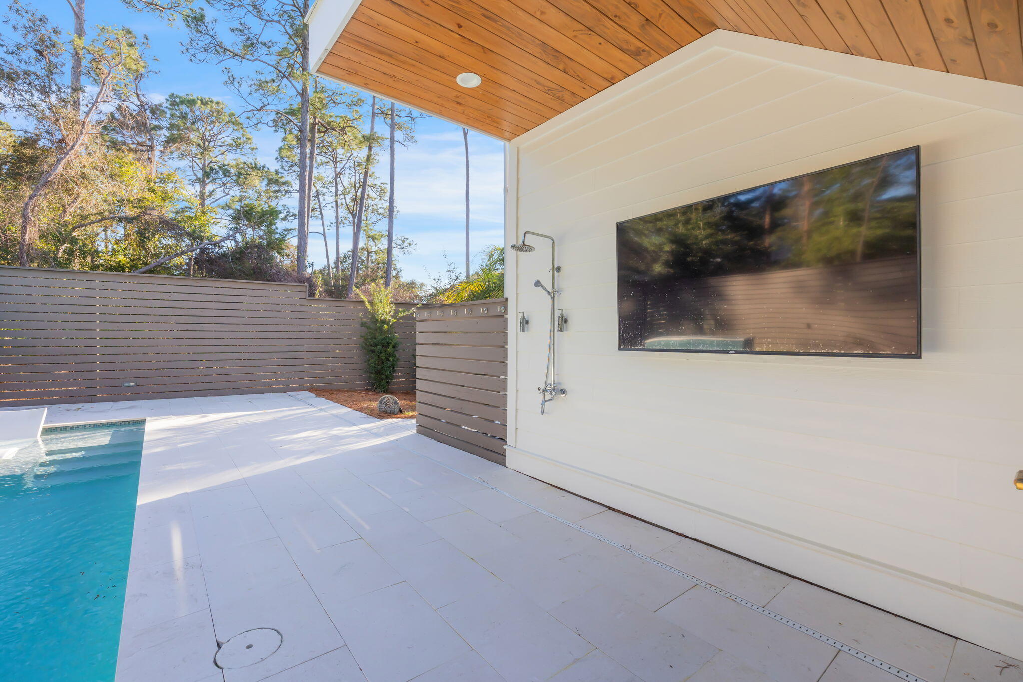 290 Seabreeze Boulevard