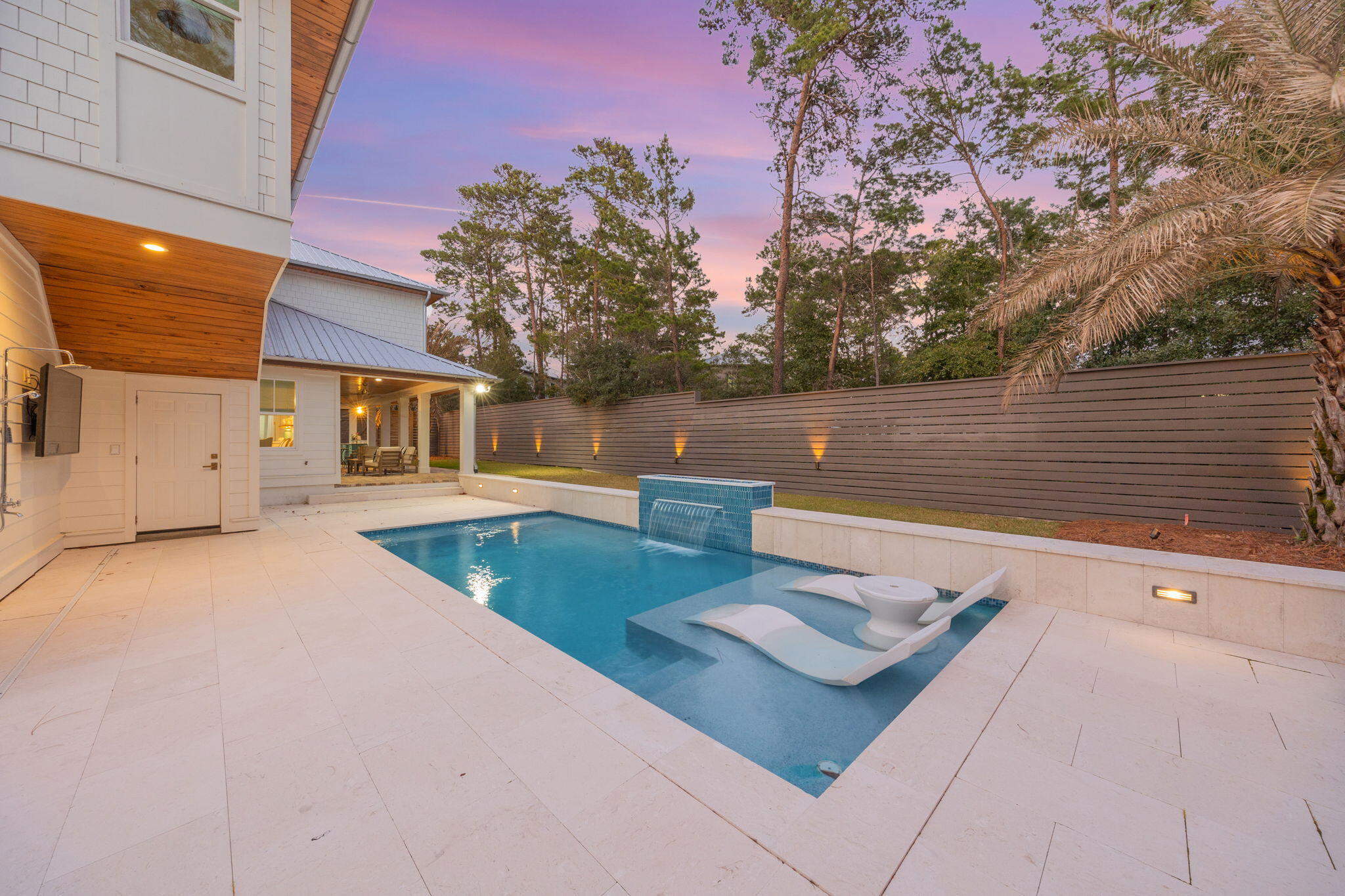 290 Seabreeze Boulevard