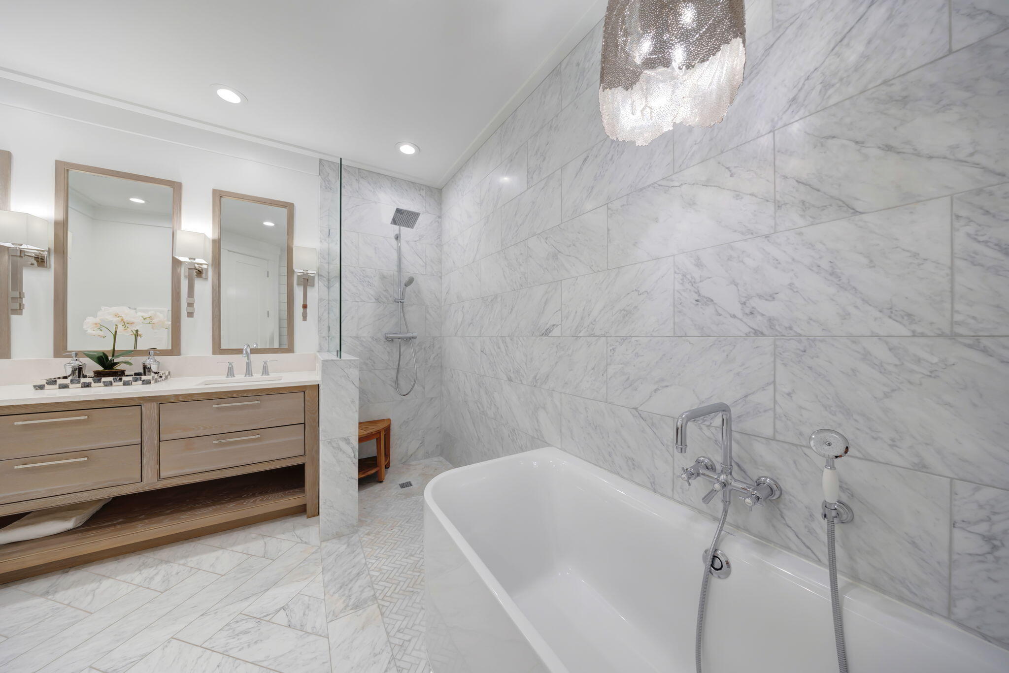 290 Seabreeze Boulevard