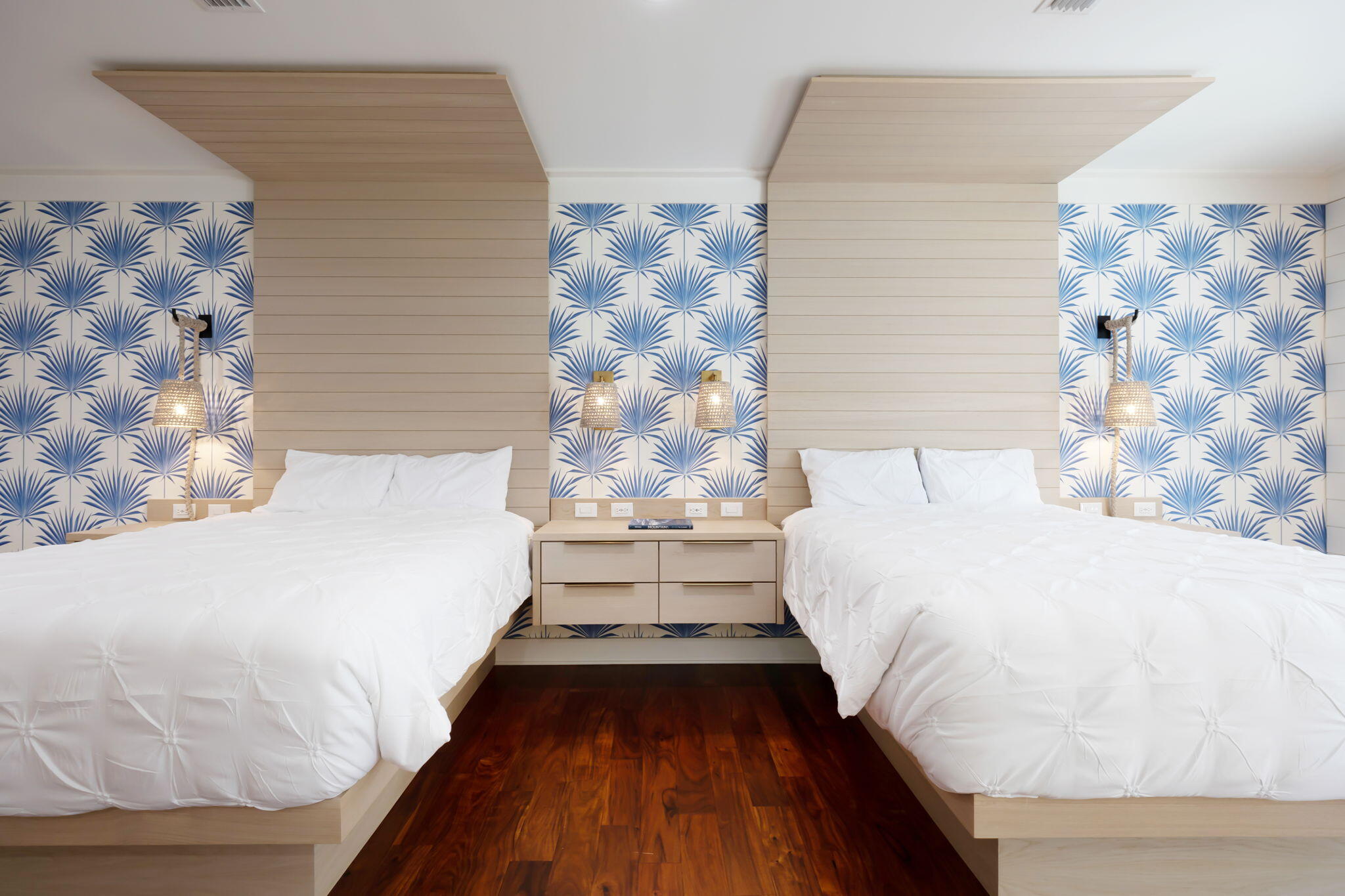 290 Seabreeze Boulevard