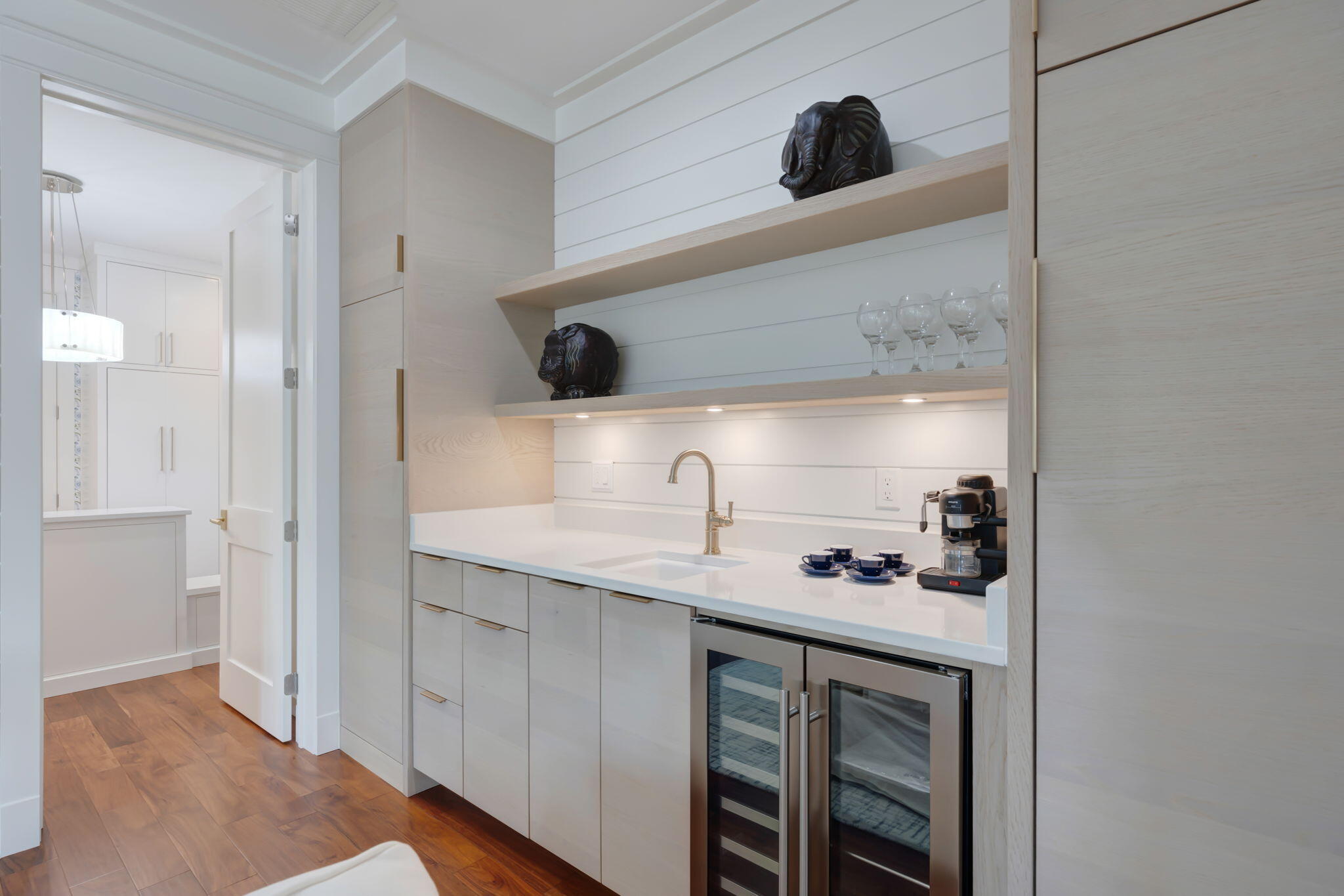 290 Seabreeze Boulevard