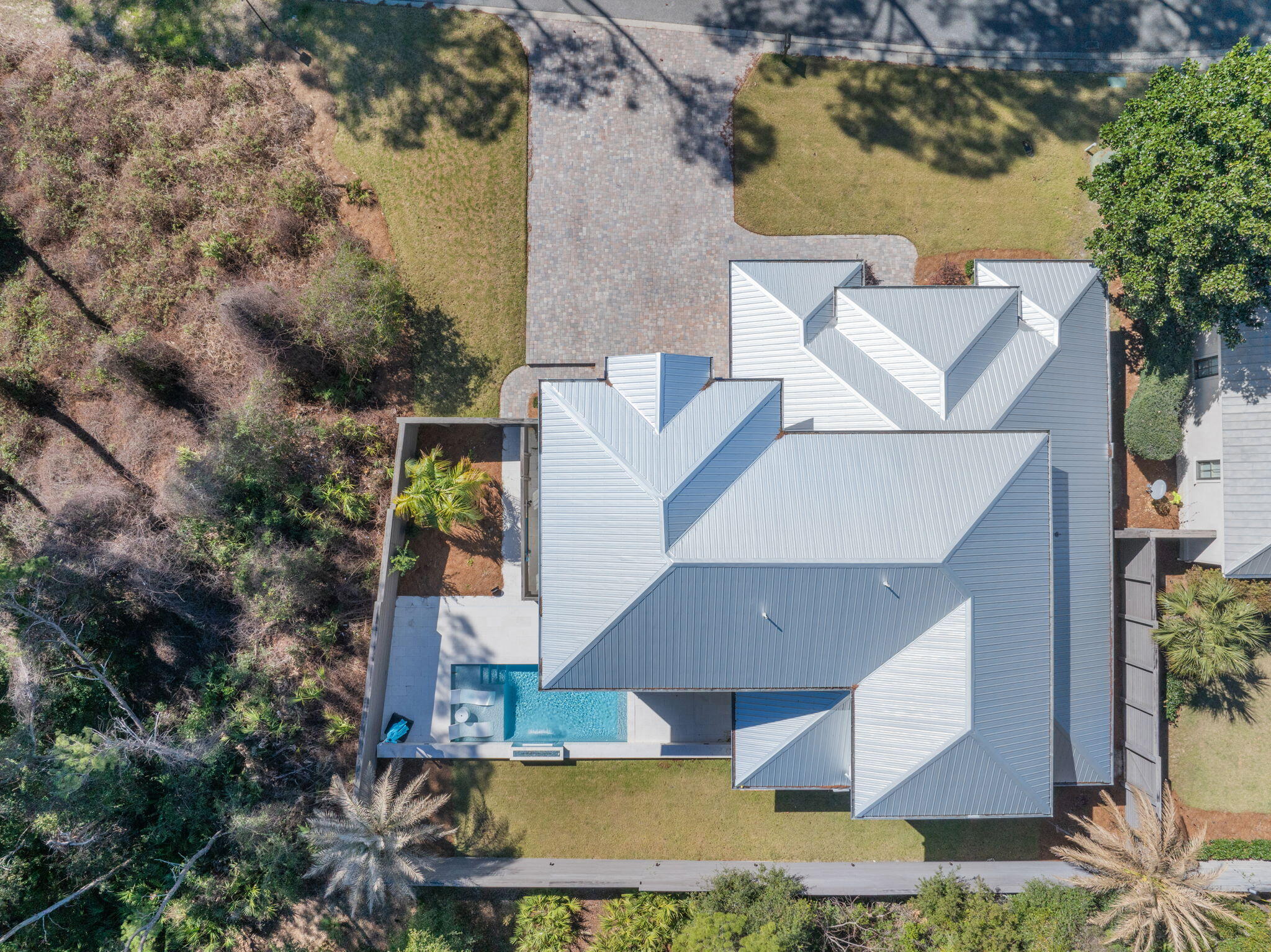 290 Seabreeze Boulevard