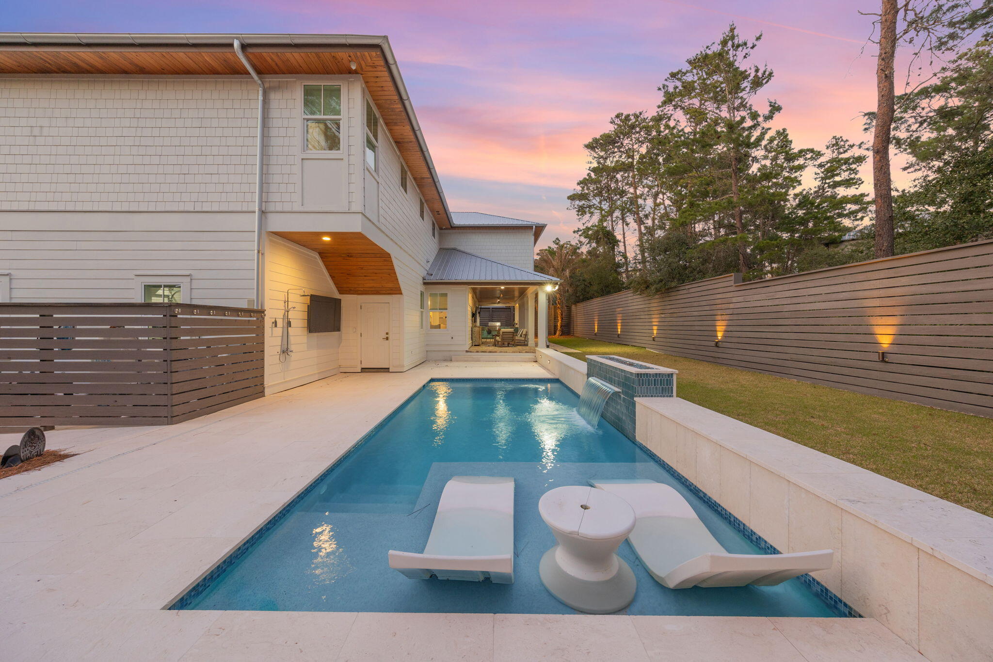 290 Seabreeze Boulevard