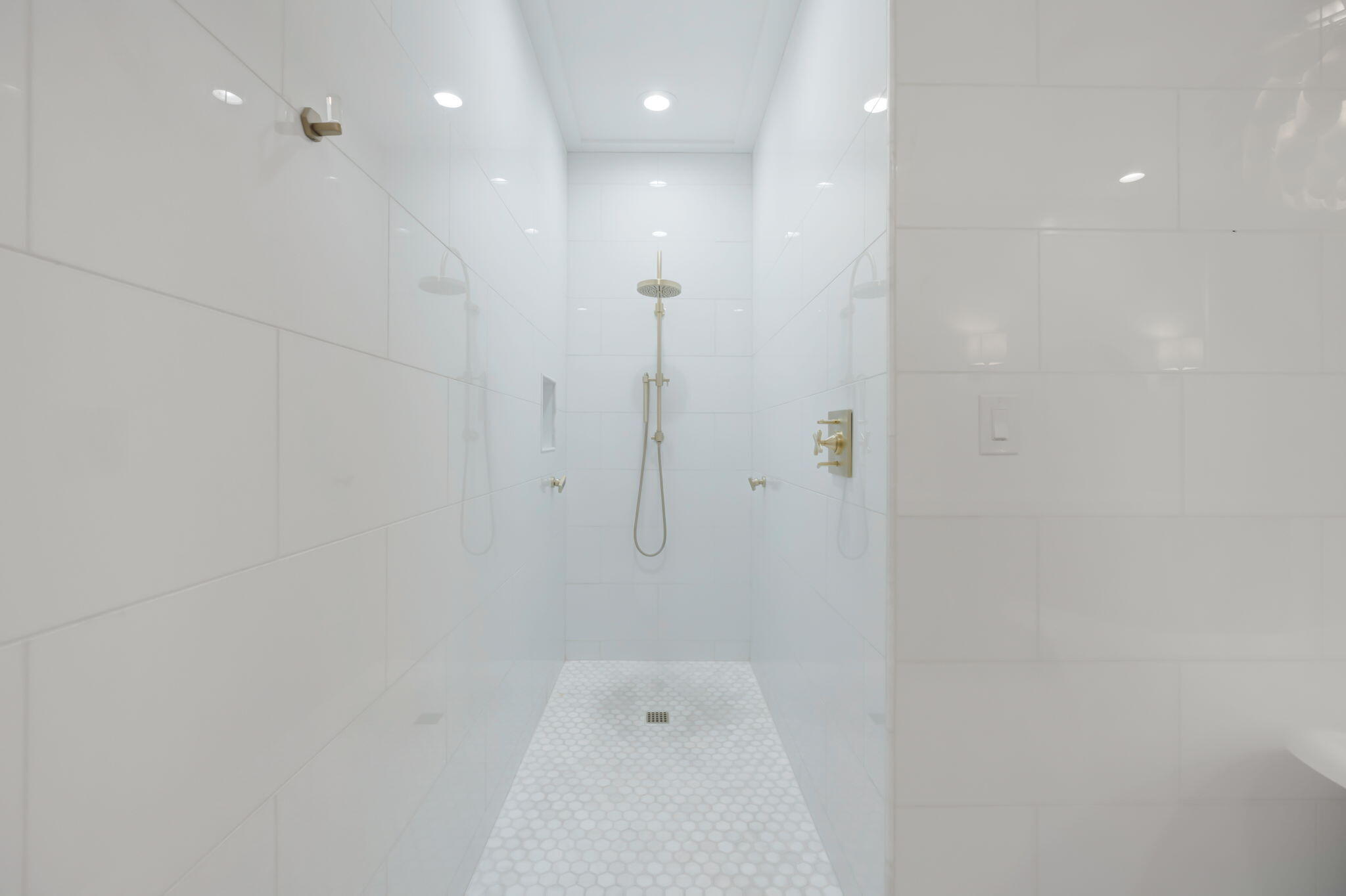 290 Seabreeze Boulevard