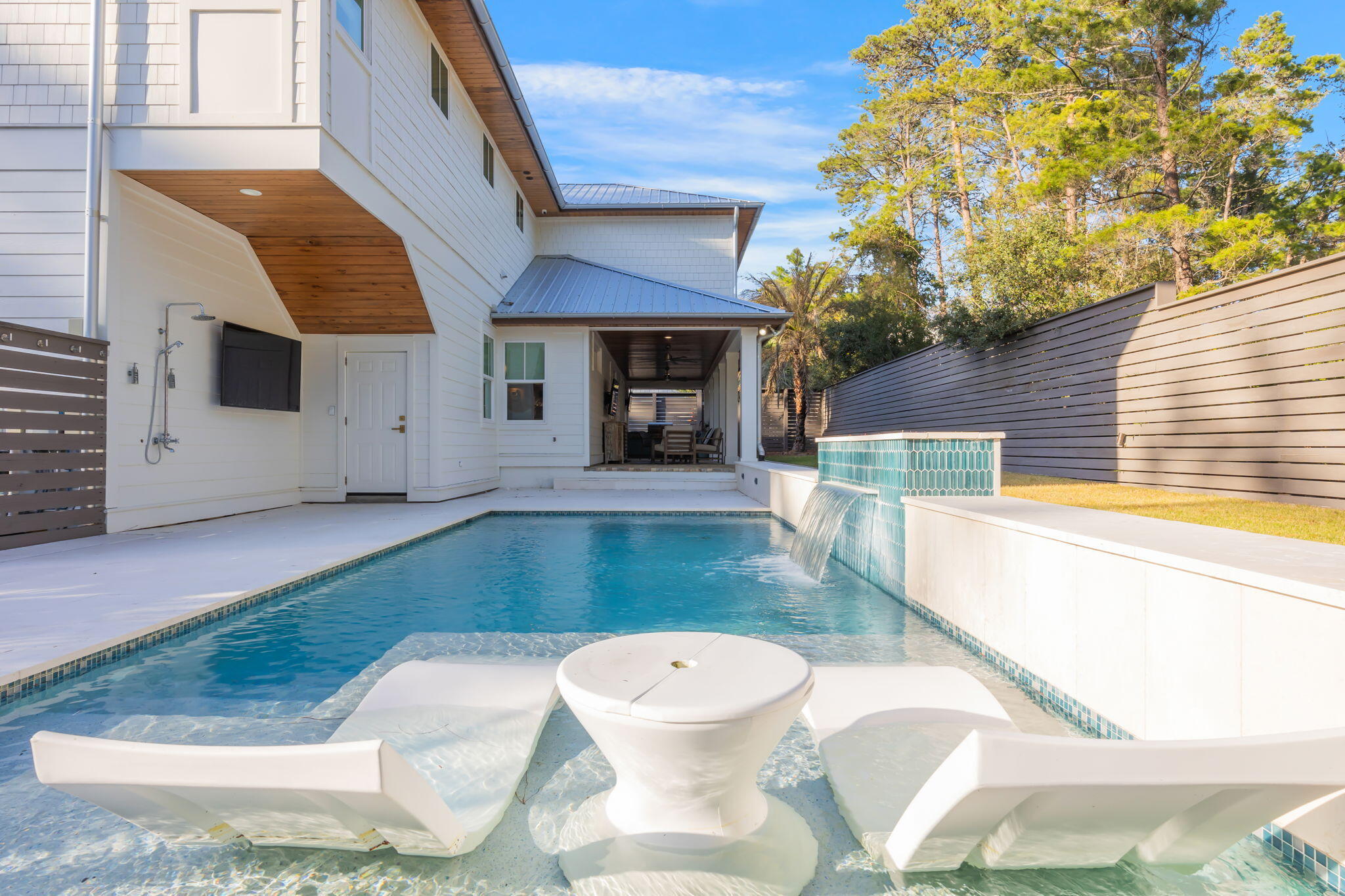 290 Seabreeze Boulevard