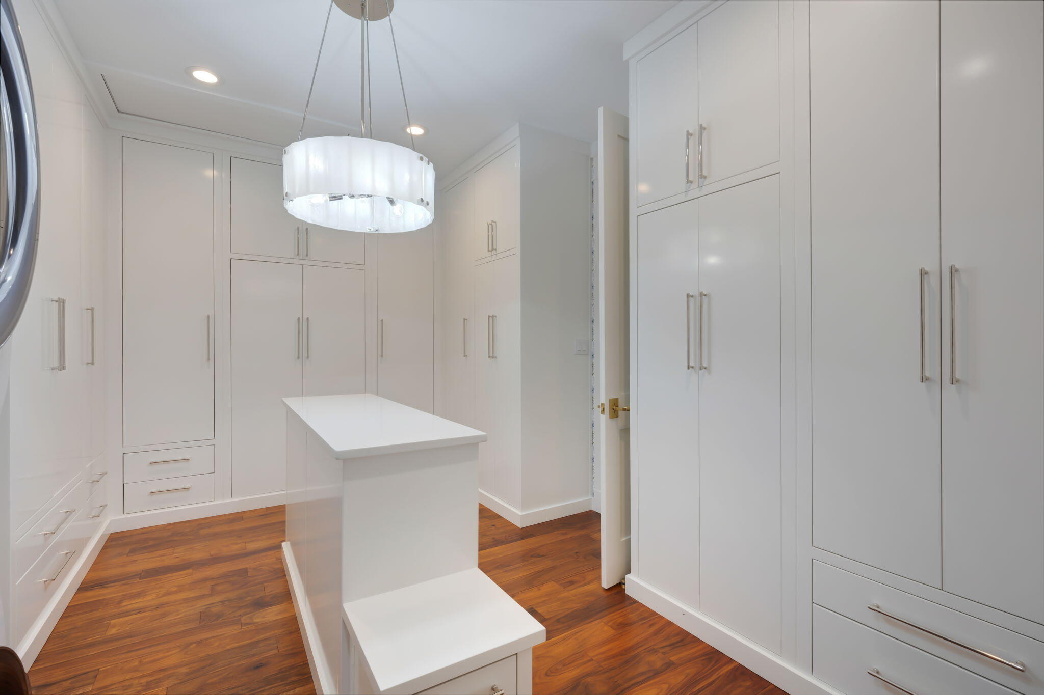 290 Seabreeze Boulevard