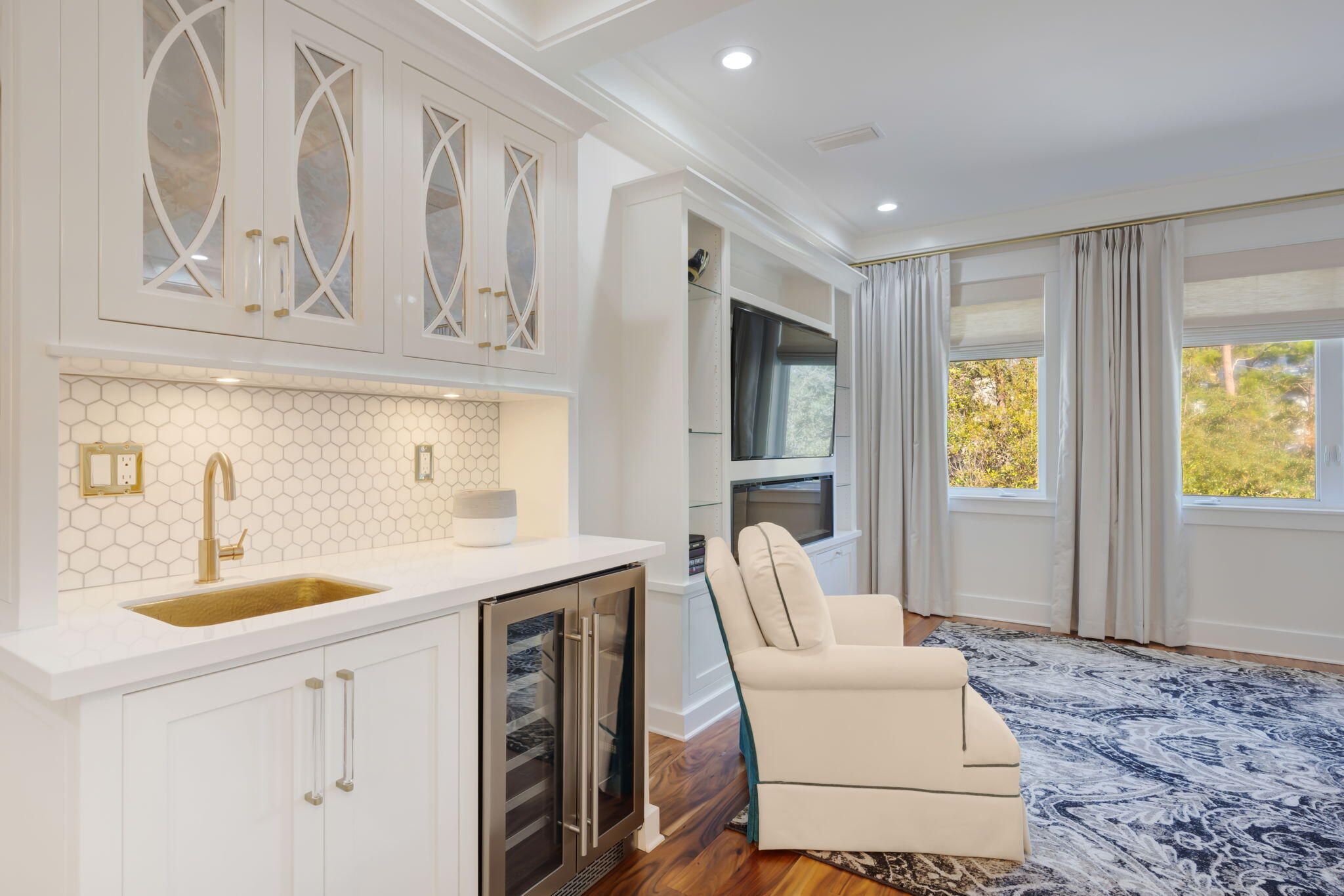 290 Seabreeze Boulevard