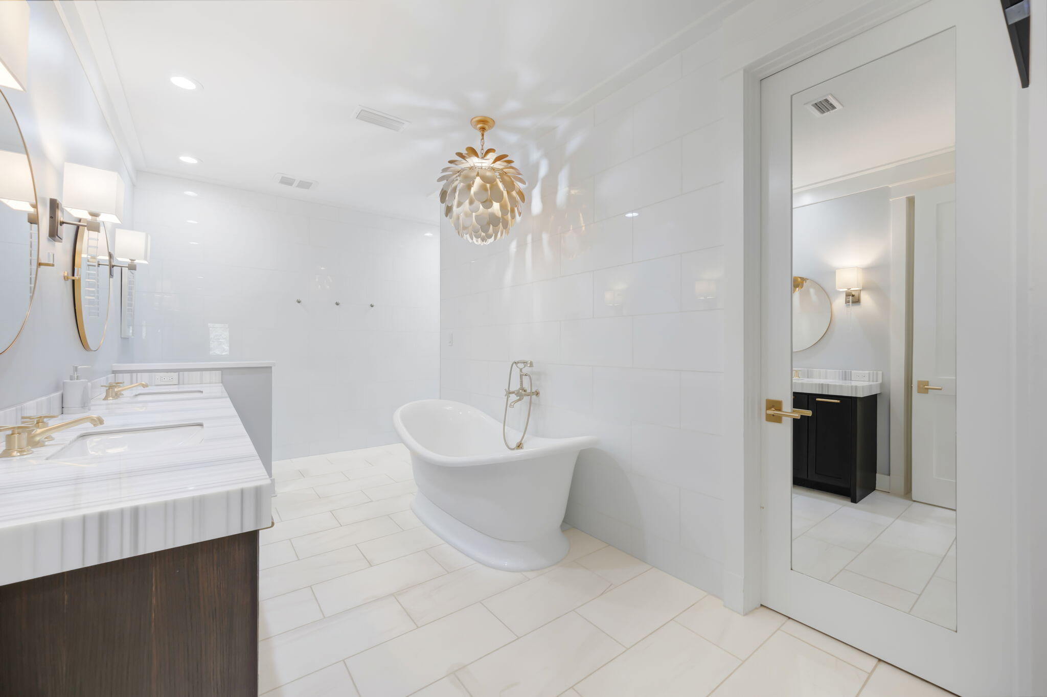 290 Seabreeze Boulevard