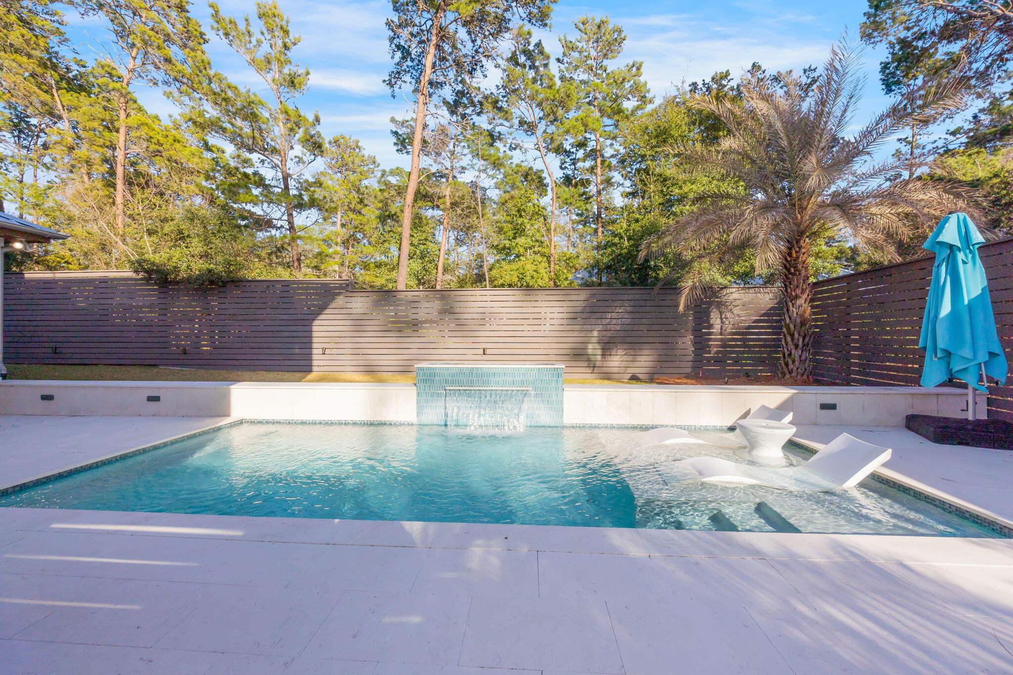 290 Seabreeze Boulevard