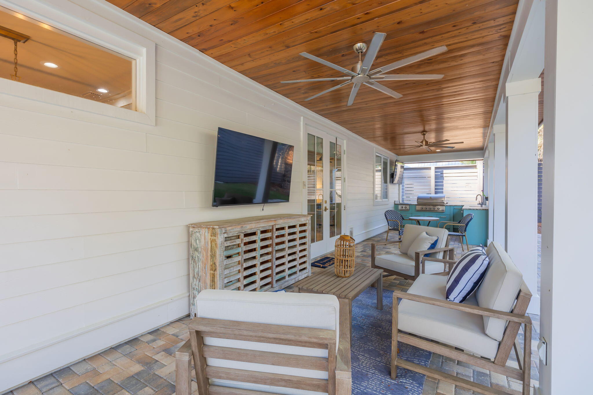 290 Seabreeze Boulevard