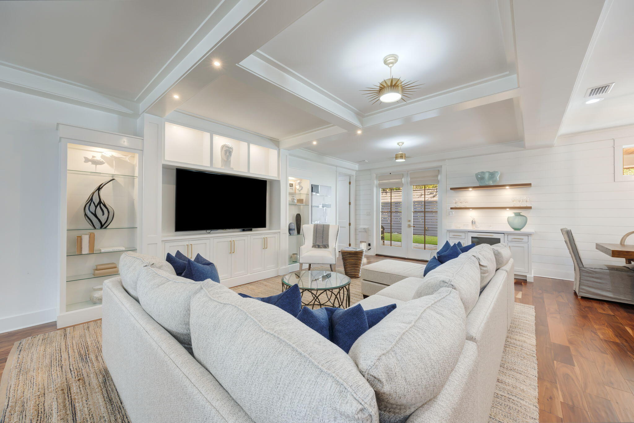 290 Seabreeze Boulevard