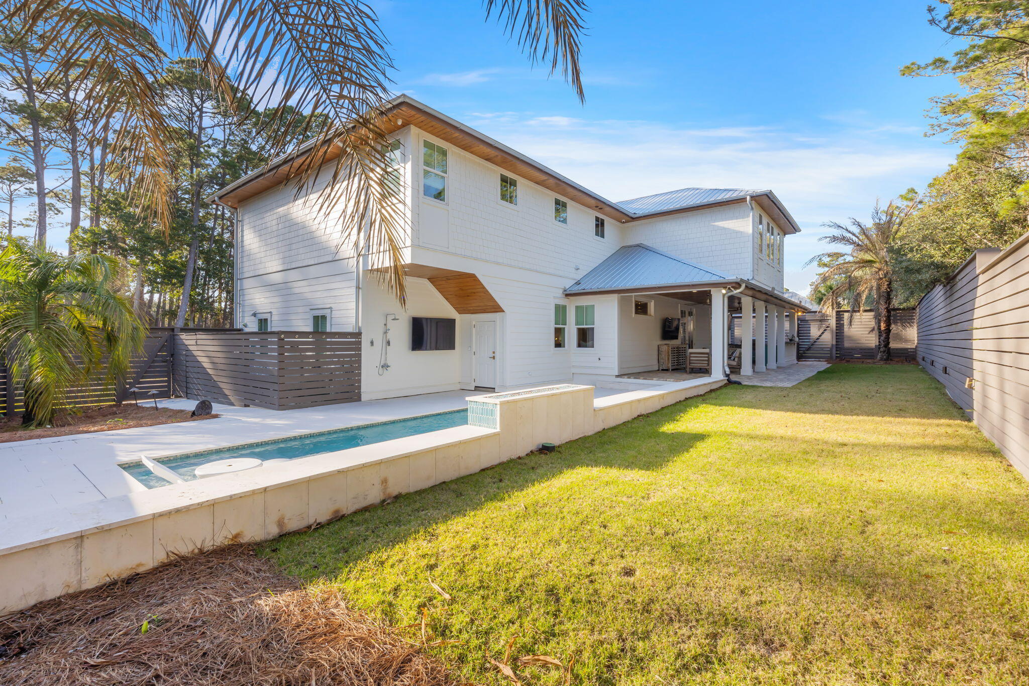 290 Seabreeze Boulevard