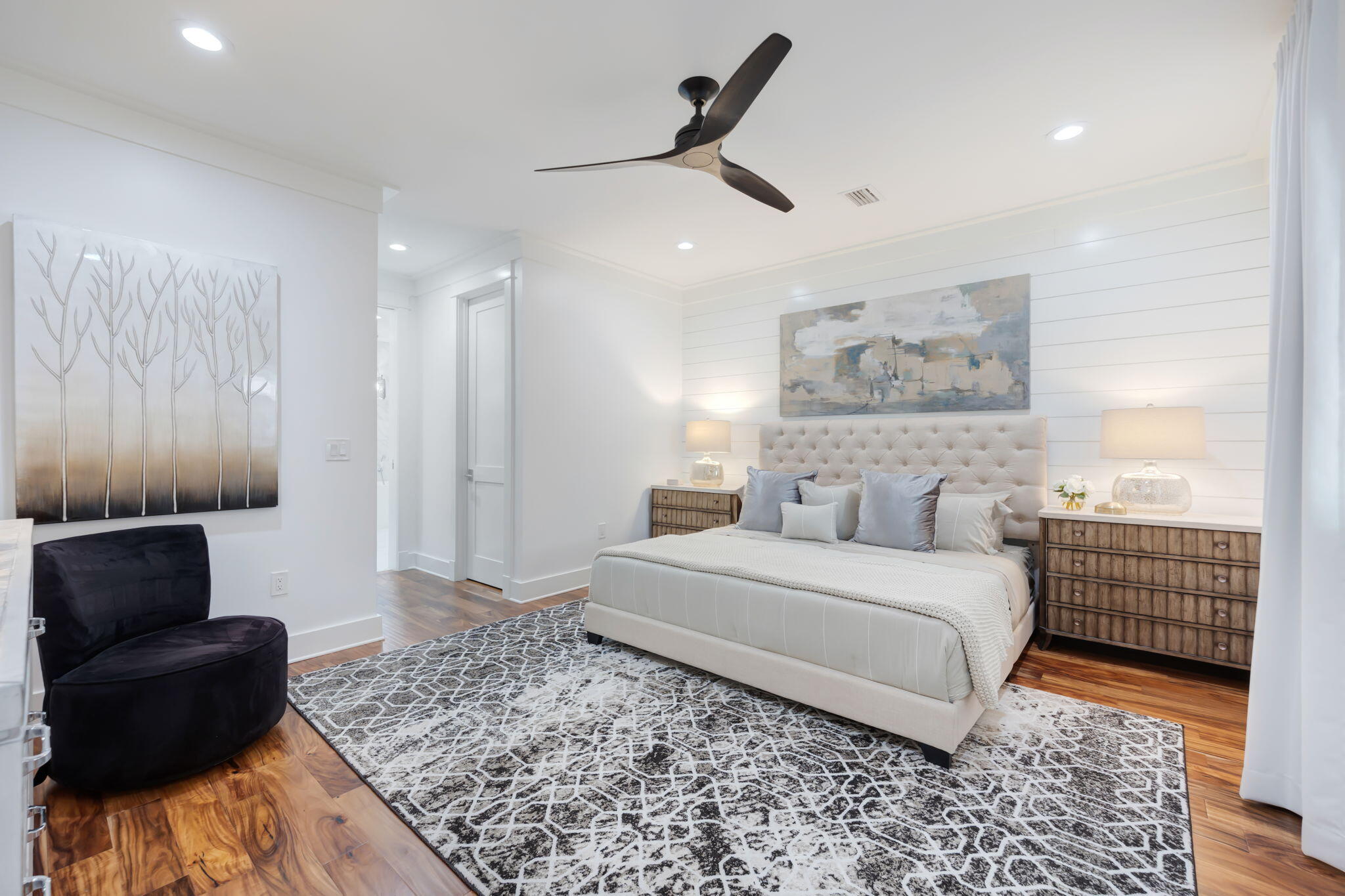 290 Seabreeze Boulevard