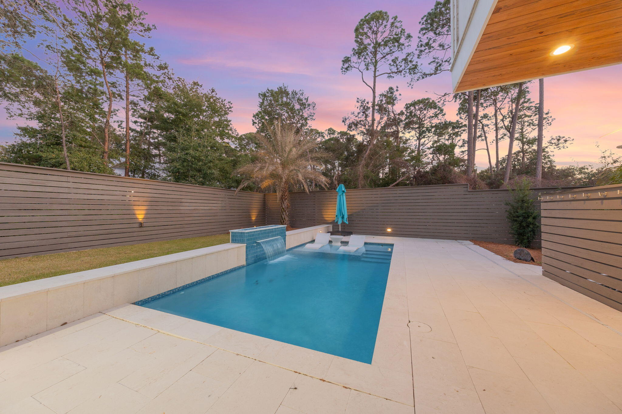 290 Seabreeze Boulevard