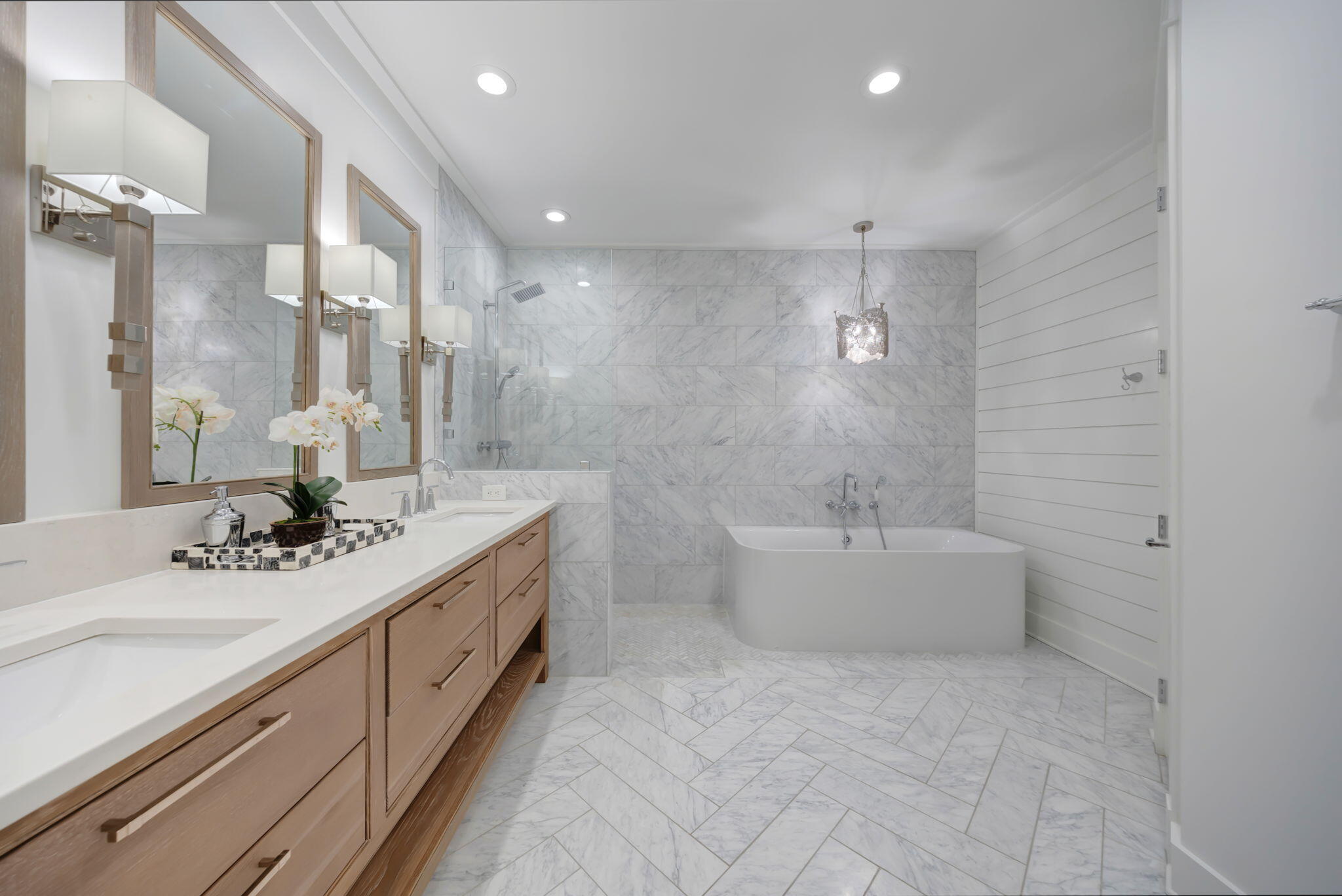 290 Seabreeze Boulevard