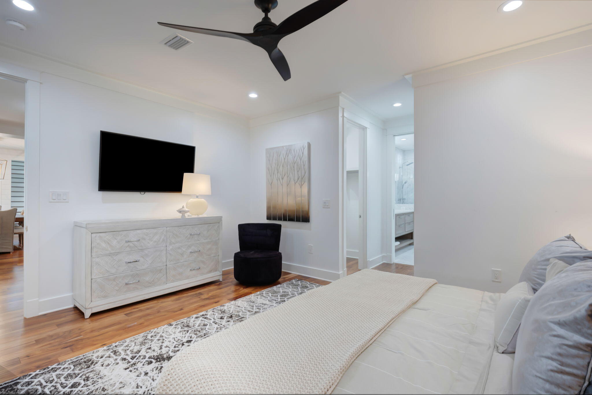 290 Seabreeze Boulevard