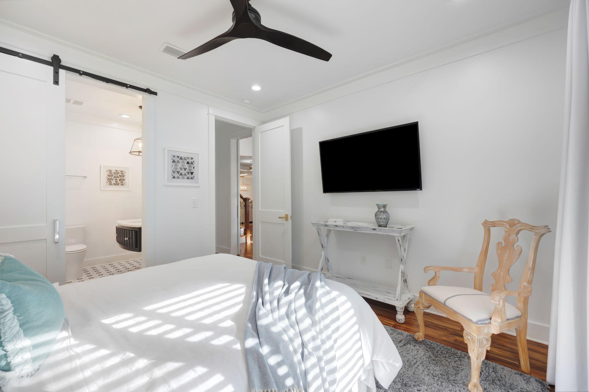 290 Seabreeze Boulevard