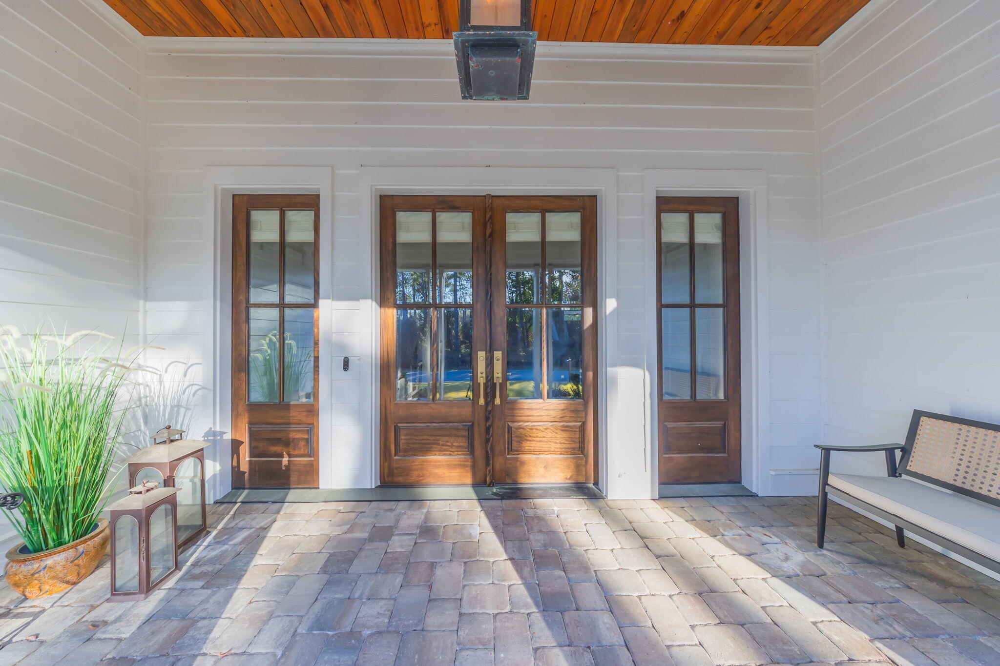 290 Seabreeze Boulevard