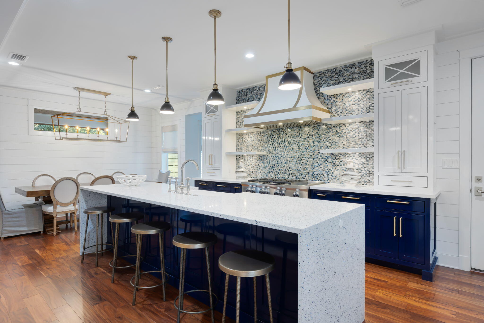 290 Seabreeze Boulevard