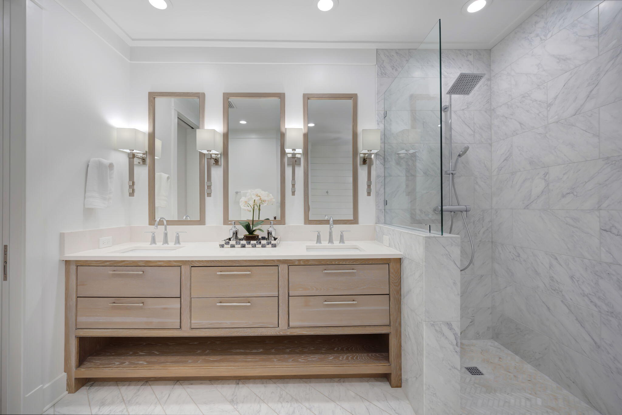 290 Seabreeze Boulevard